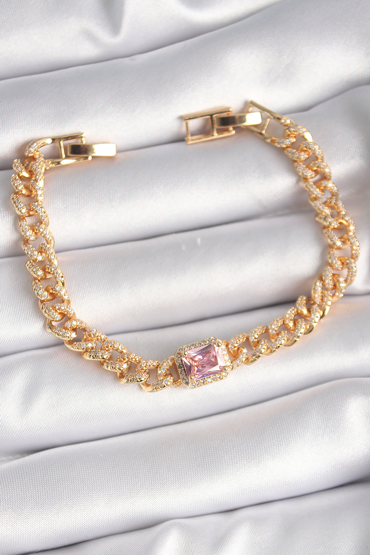 Pirinç Gold Renk Pembe Kare Zirkon Taşlı VIP Seri Kadın Bileklik - Lisinya Pirinç Gold Renk Pembe Kare Zirkon Taşlı VIP Seri Kadın Bileklik - Lisinya