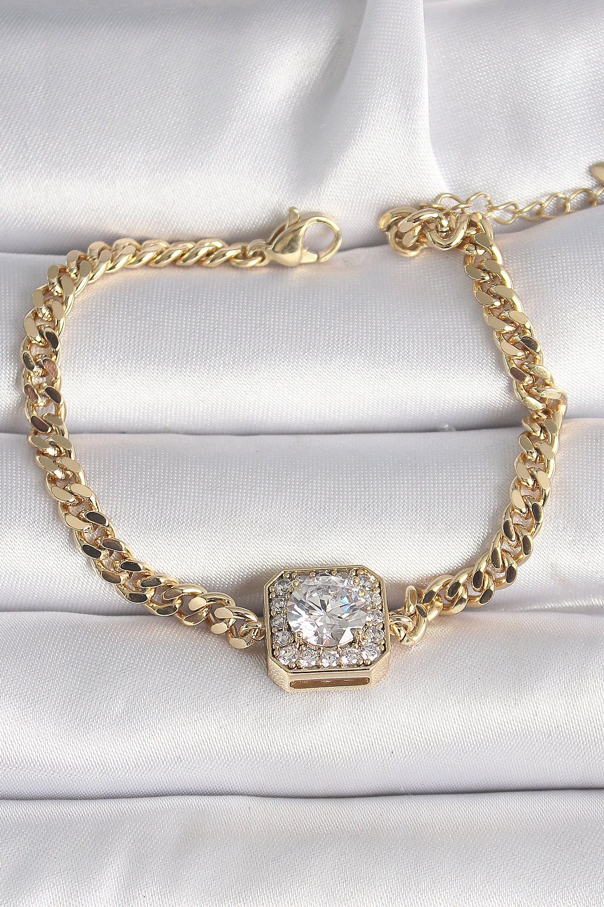Pirinç Gold Renk Kare Zirkon Taşlı Xuping Exclusive VIP Seri Kadın Bileklik - Lisinya Pirinç Gold Renk Kare Zirkon Taşlı Xuping Exclusive VIP Seri Kadın Bileklik - Lisinya