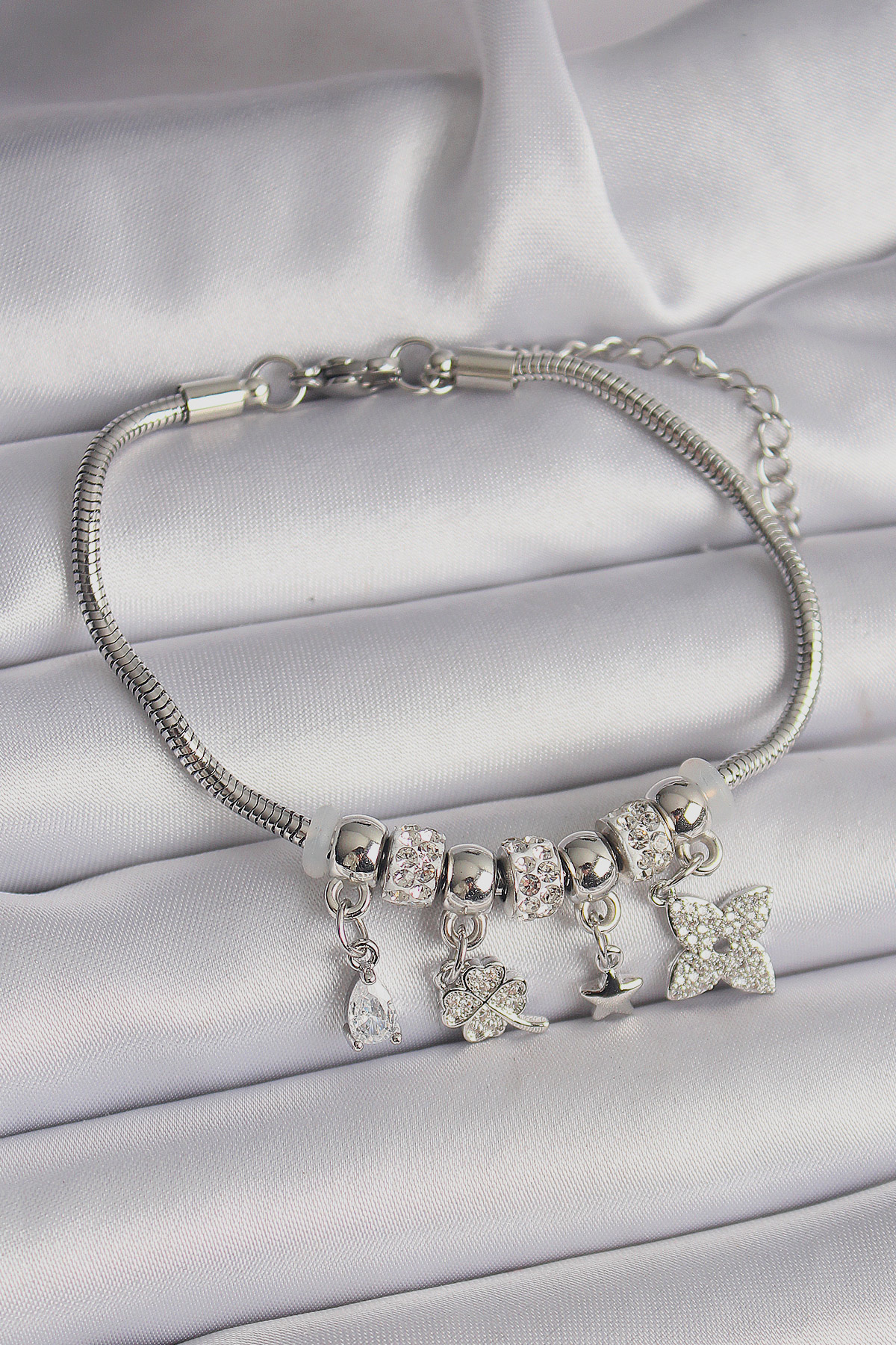 Pirinç Gümüş Renk Zincir Sallantı Zirkon Taşlı Yonca Figür Charm Bileklik - Lisinya