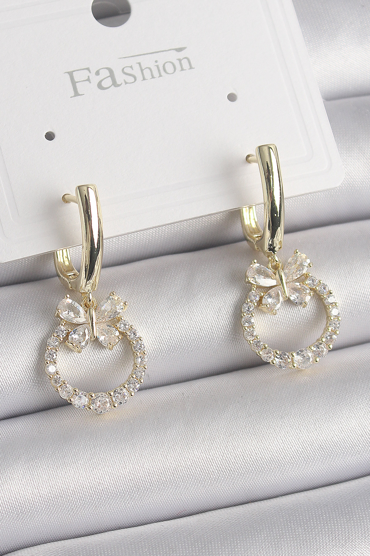 Pirinç Gold Renk Zirkon Taşlı Kelebek Figür Sallantı Model Kadın Küpe - Lisinya Pirinç Gold Renk Zirkon Taşlı Kelebek Figür Sallantı Model Kadın Küpe - Lisinya