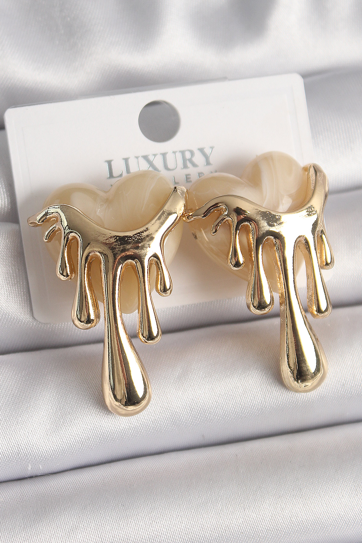 Pirinç Gold Renk Beyaz Sedefli Akan Kalp Model Kadın Küpe - Lisinya Pirinç Gold Renk Beyaz Sedefli Akan Kalp Model Kadın Küpe - Lisinya