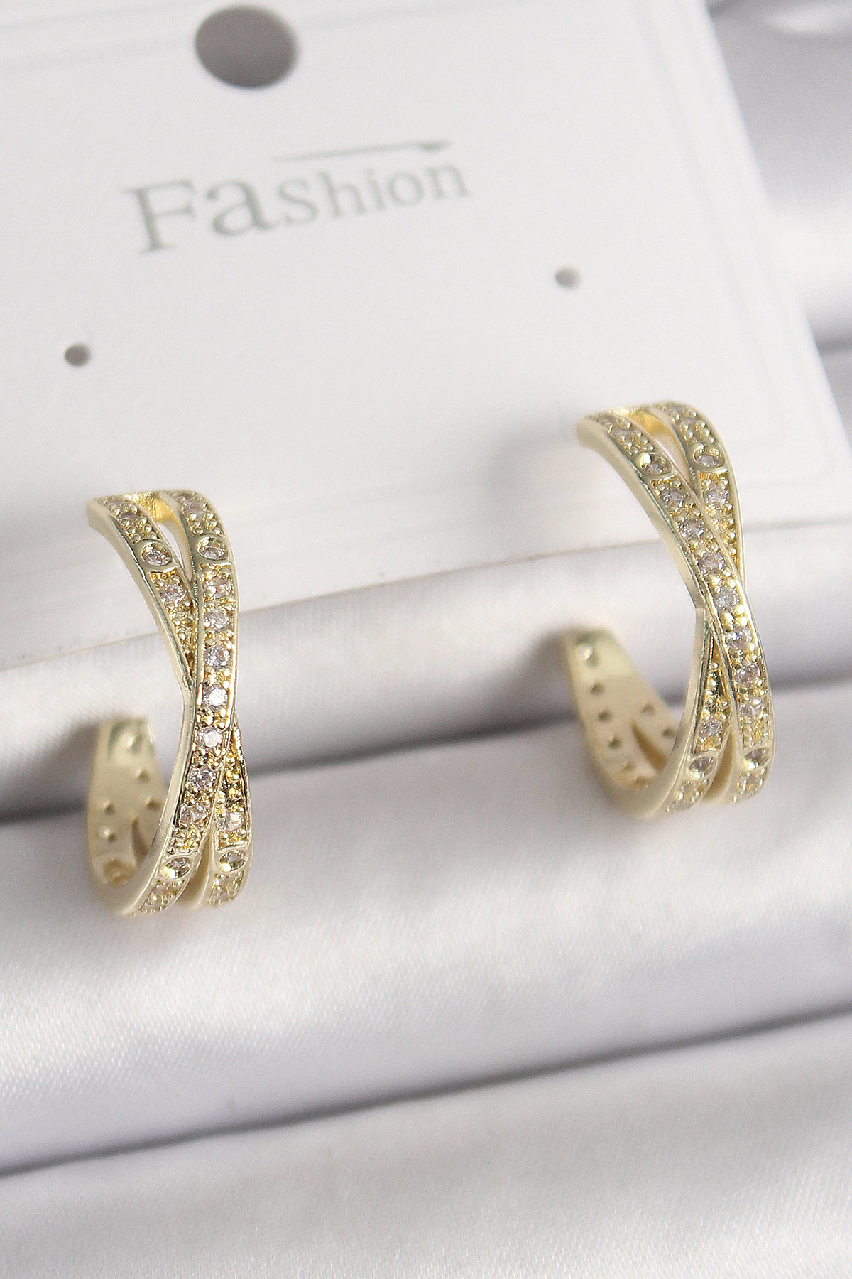 Pirinç Gold Renk Zirkon Taşlı Sarmal Halka Model Kadın Küpe - Lisinya Pirinç Gold Renk Zirkon Taşlı Sarmal Halka Model Kadın Küpe - Lisinya