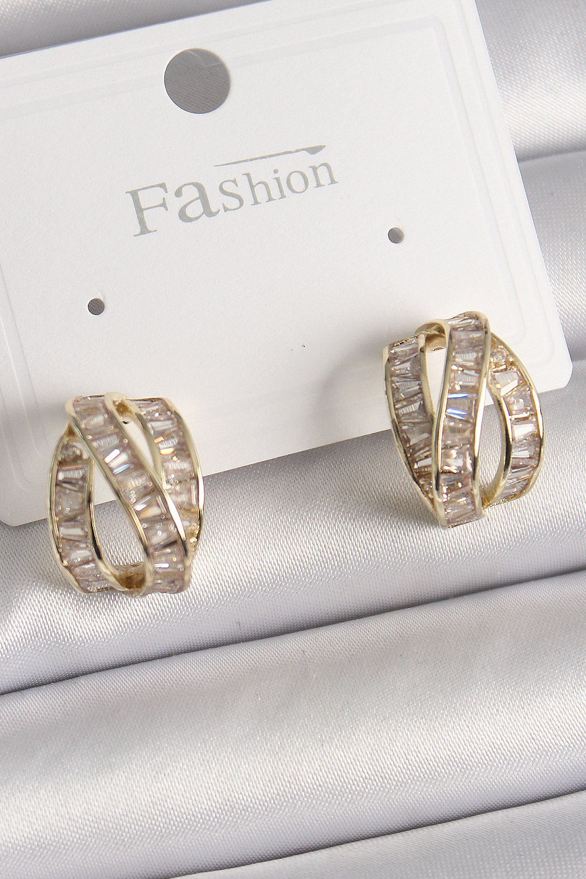 Pirinç Gold Renk Zirkon Taşlı Düğüm Halka Model Kadın Küpe - Lisinya Pirinç Gold Renk Zirkon Taşlı Düğüm Halka Model Kadın Küpe - Lisinya
