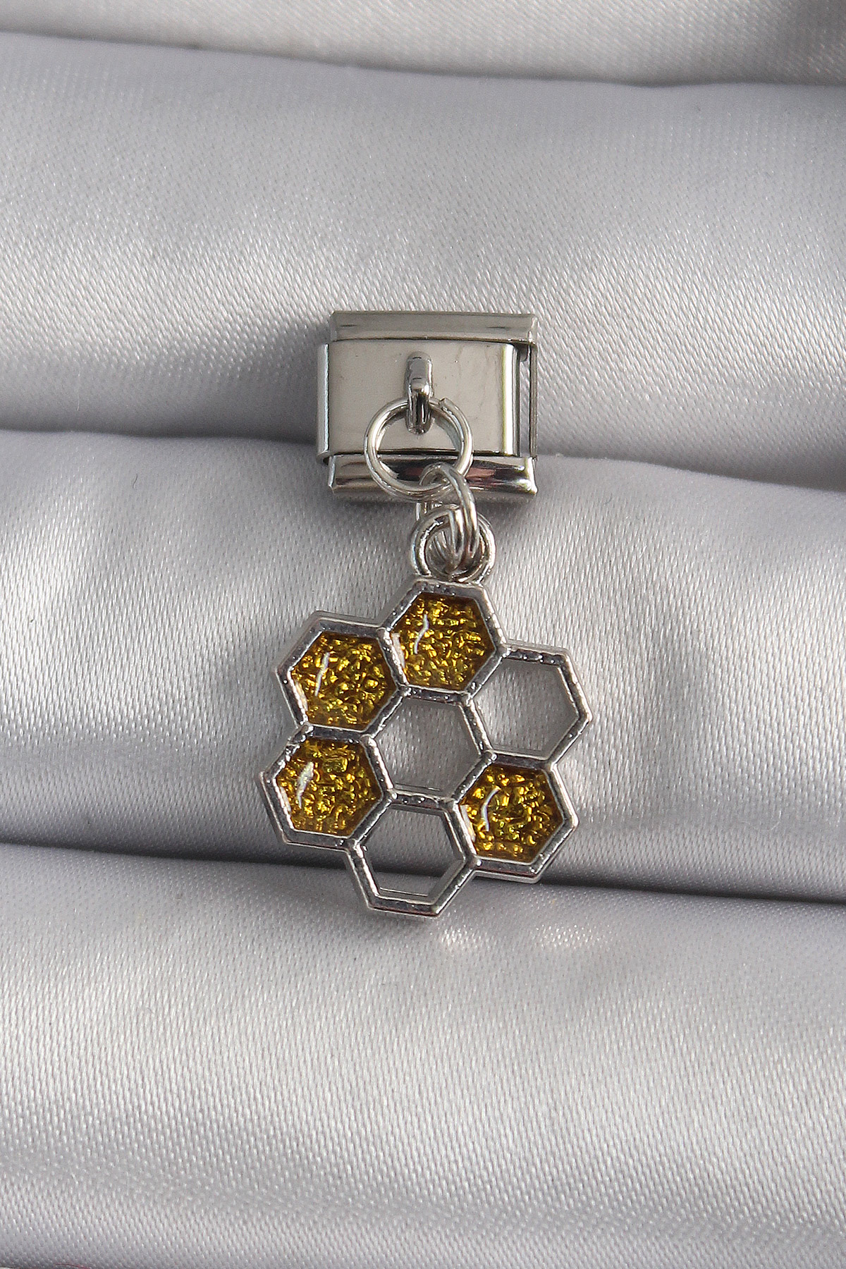 316L Çelik Gümüş Renk Sallantı Simli Bal Beteği Model Nomination Charm - Lisinya