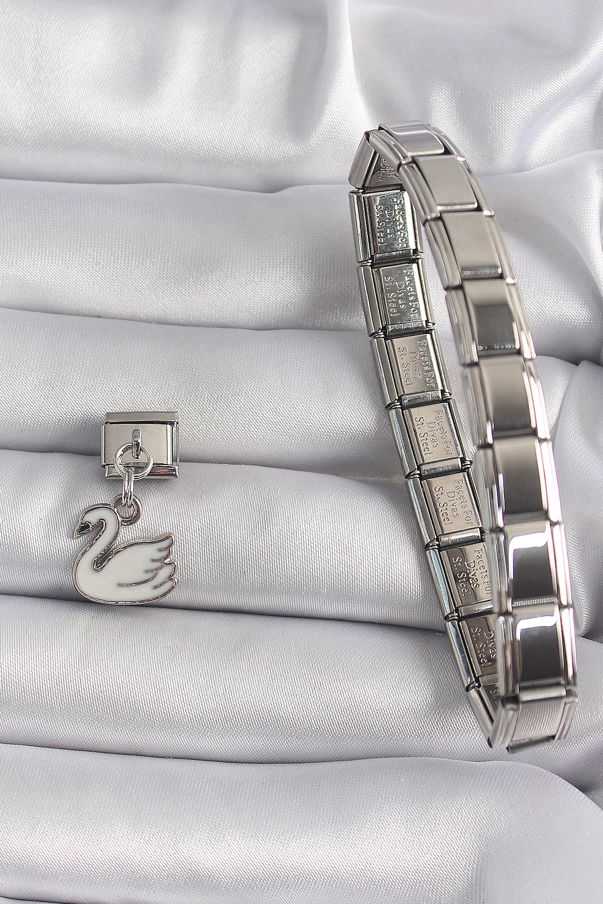 316L Çelik Gümüş Renk Sallantı Beyaz Kuğu Model Nomination Charm - Lisinya 316L Çelik Gümüş Renk Sallantı Beyaz Kuğu Model Nomination Charm - Lisinya