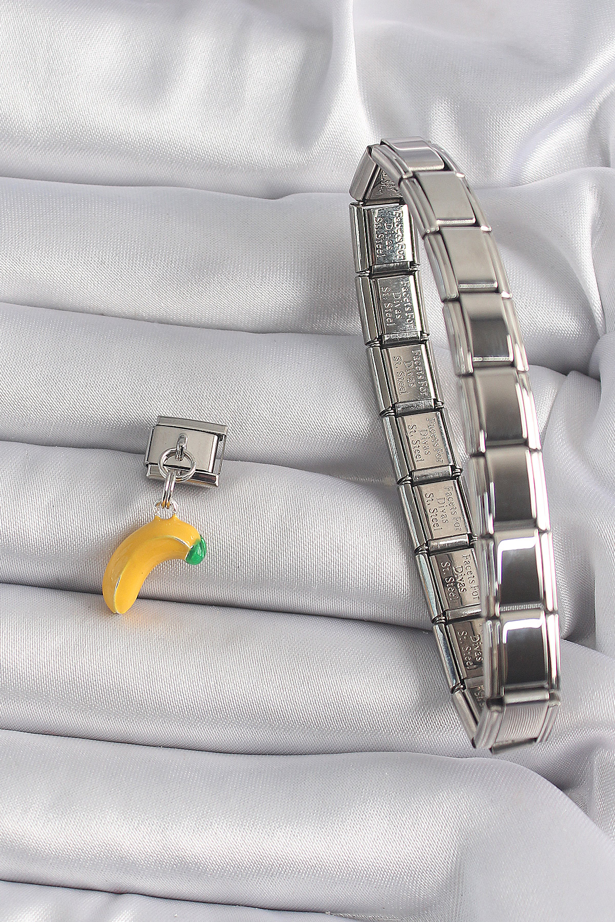 316L Çelik Gümüş Renk Sallantı Muz Model Nomination Charm - Lisinya 316L Çelik Gümüş Renk Sallantı Muz Model Nomination Charm - Lisinya