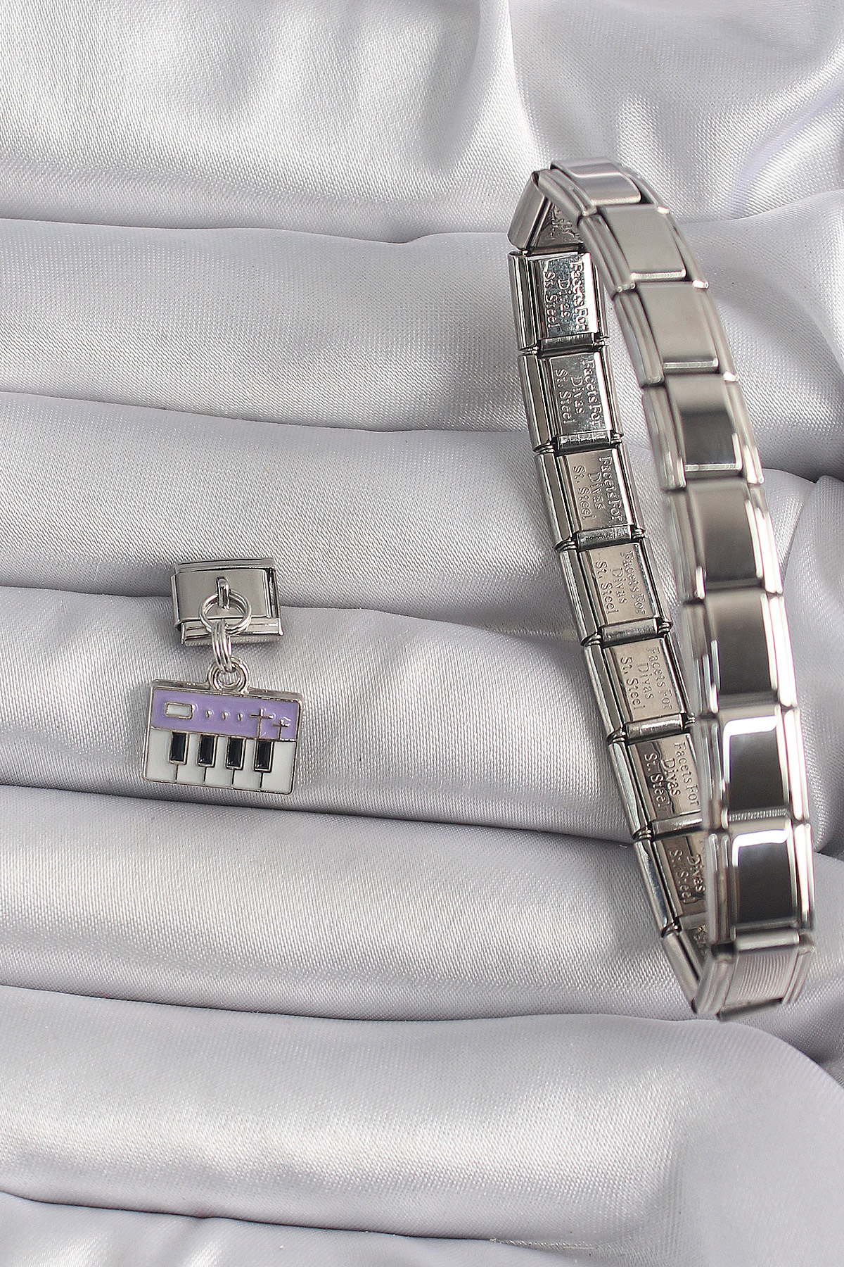 316L Çelik Gümüş Renk Sallantı Mor Piyano Figür Nomination Charm - Lisinya