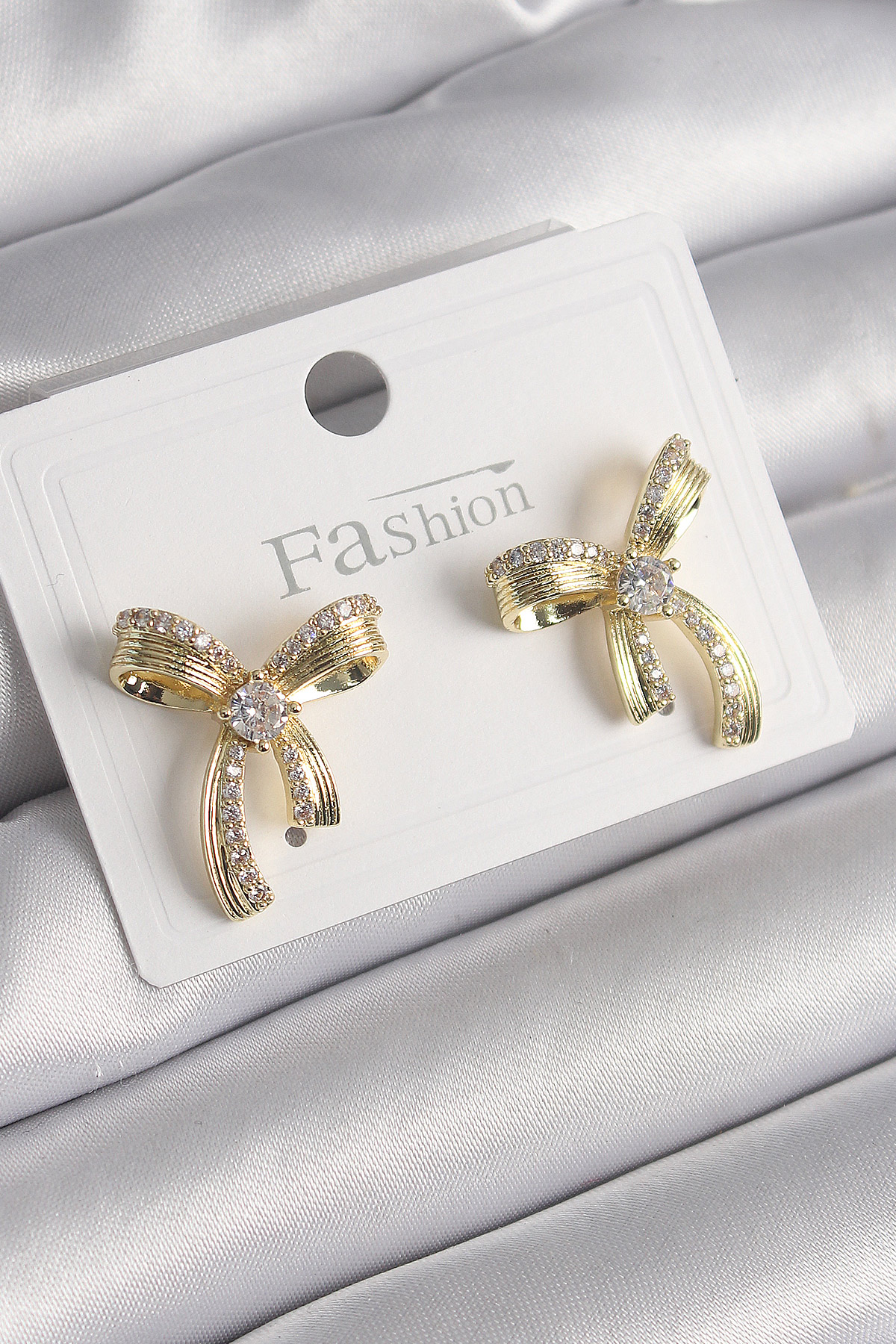 Pirinç Gold Renk Zirkon Taşlı Fiyonk Model Kadın Küpe - Lisinya Pirinç Gold Renk Zirkon Taşlı Fiyonk Model Kadın Küpe - Lisinya