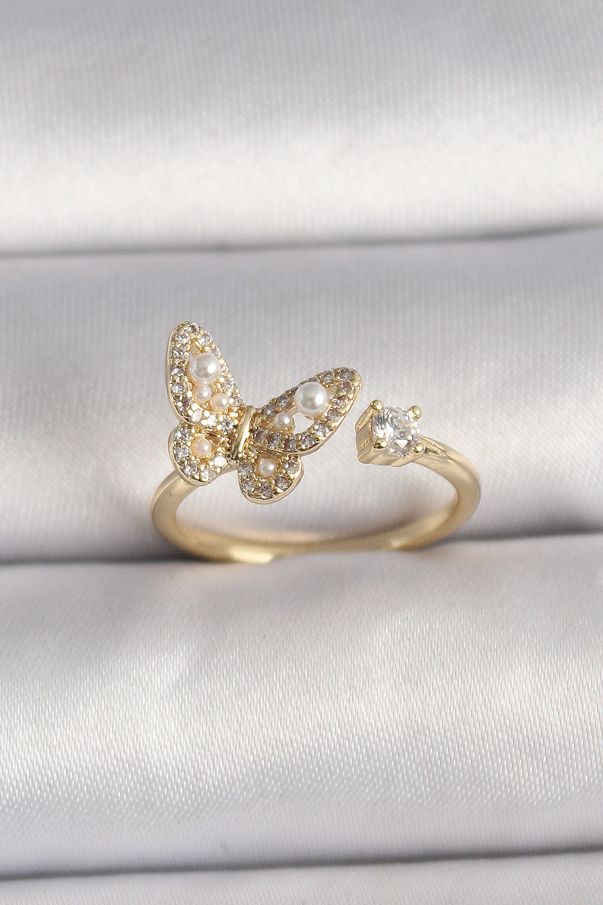 Pirinç Gold Renk Zirkon Taşlı Kelebek Model İnci Detay Ayarlanabilir Yüzük - Lisinya Pirinç Gold Renk Zirkon Taşlı Kelebek Model İnci Detay Ayarlanabilir Yüzük - Lisinya