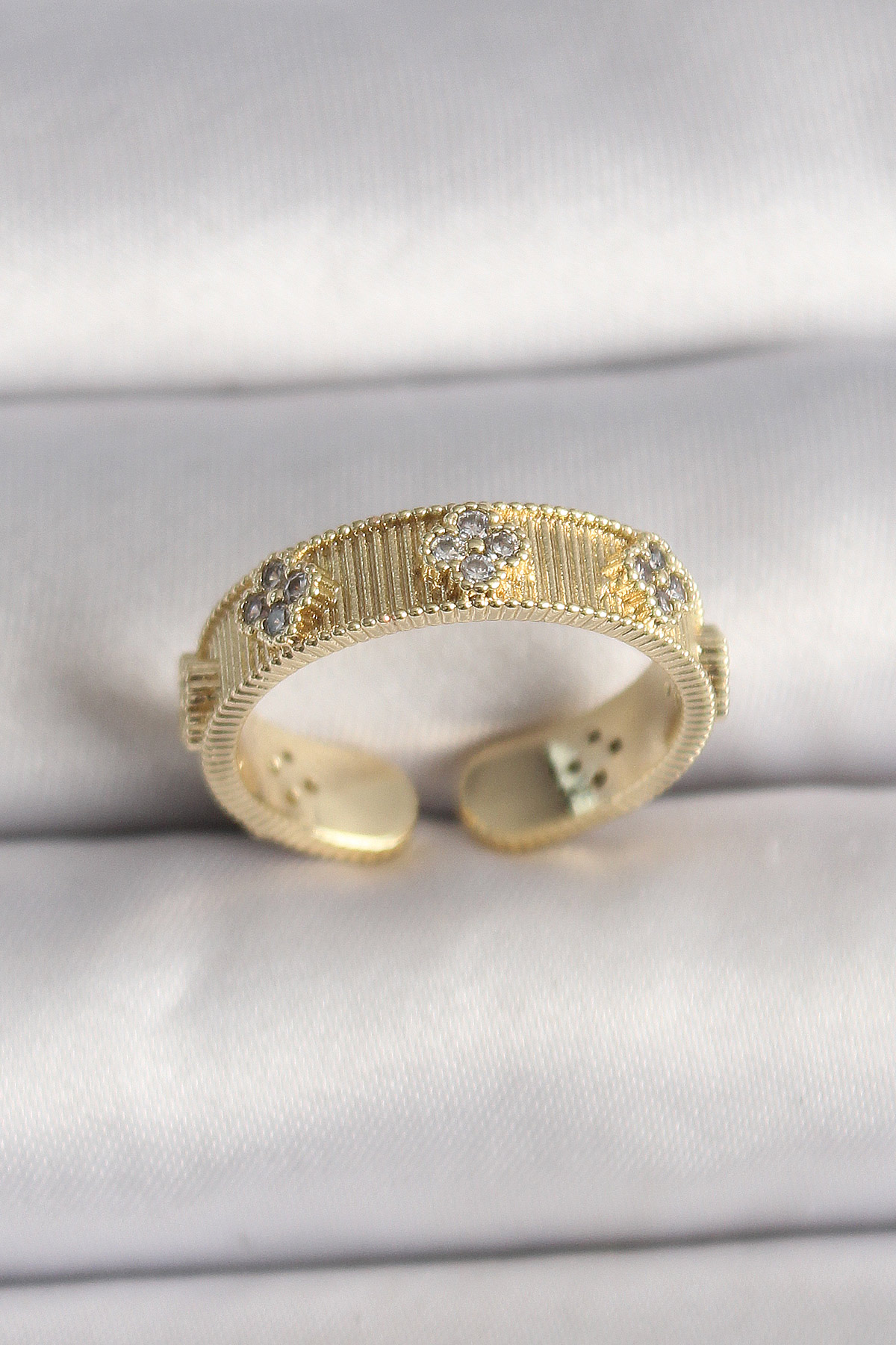 Pirinç Gold Renk Zirkon Taşlı Yonca İşlemeli Ayarlanabilir Yüzük - Lisinya