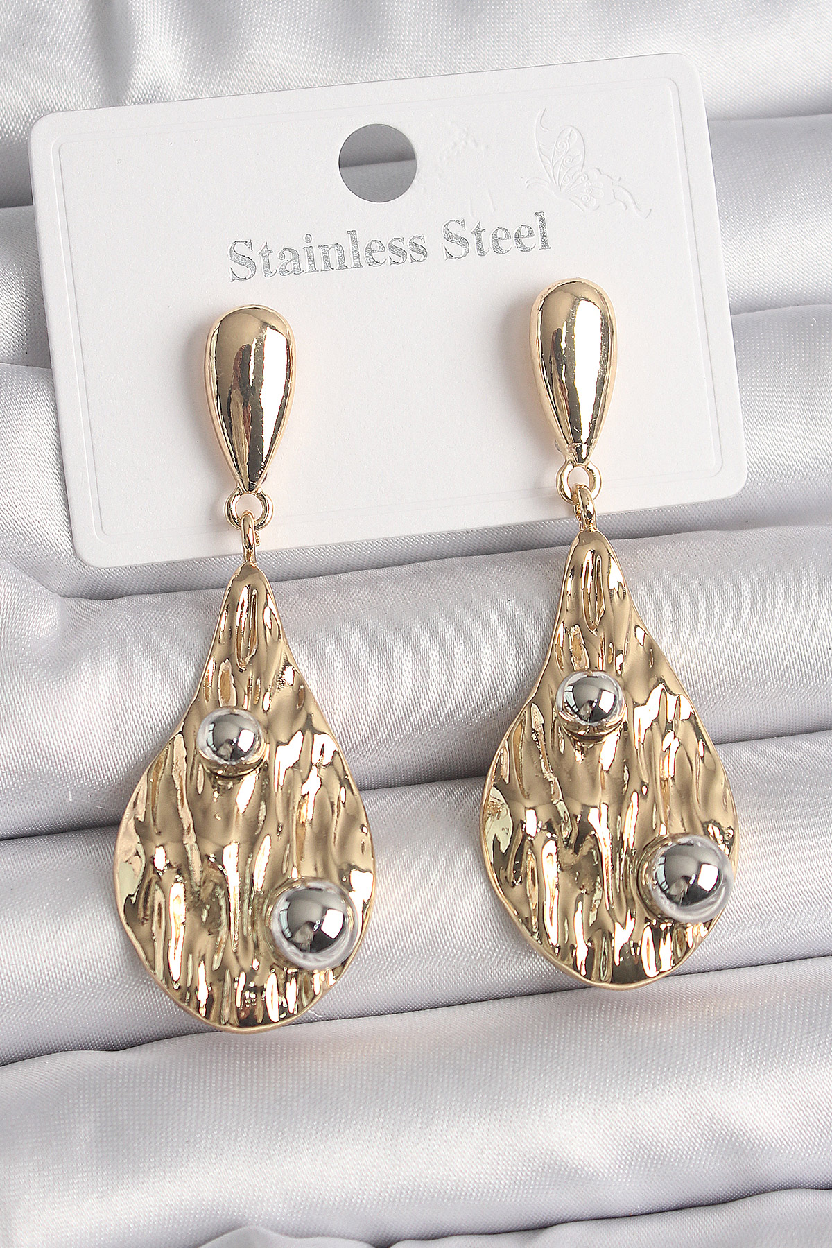Pirinç Gold Renk Sallantı Damla Model Gümüş Top Detay Kadın Küpe - Lisinya Pirinç Gold Renk Sallantı Damla Model Gümüş Top Detay Kadın Küpe - Lisinya