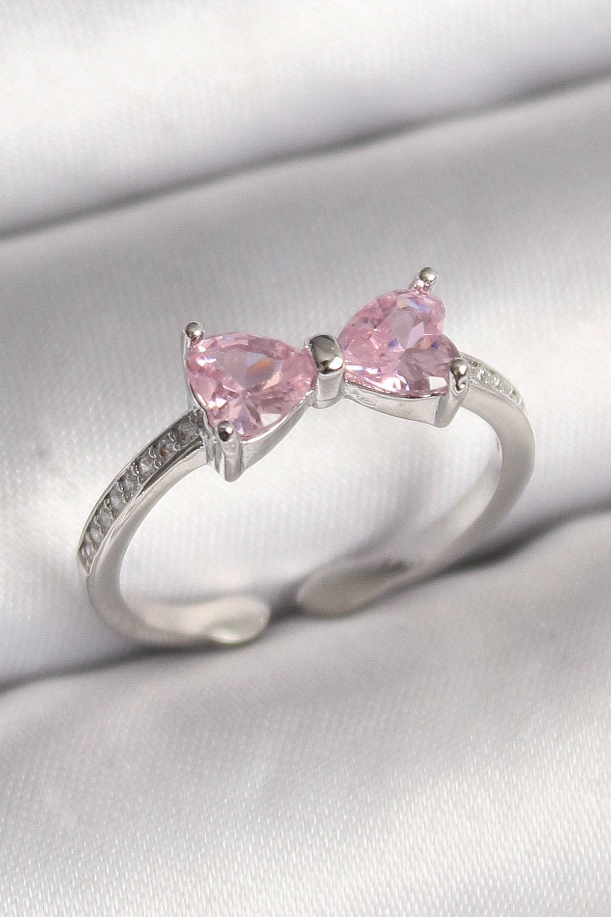 Pirinç Gümüş Renk Pembe Zirkon Taşlı Kalp Fiyonk Model Kadın Yüzük - Lisinya Pirinç Gümüş Renk Pembe Zirkon Taşlı Kalp Fiyonk Model Kadın Yüzük - Lisinya