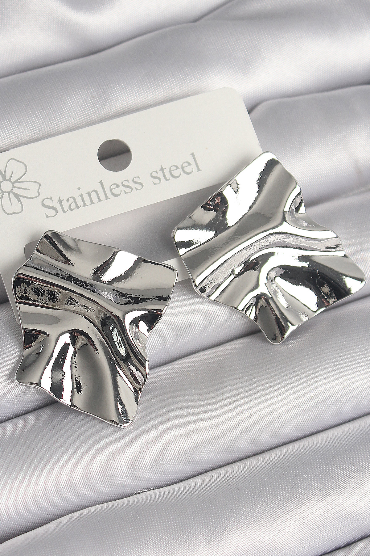 Pirinç Gümüş Renk İşlemeli Kare Plaka Model Kadın Küpe - Lisinya