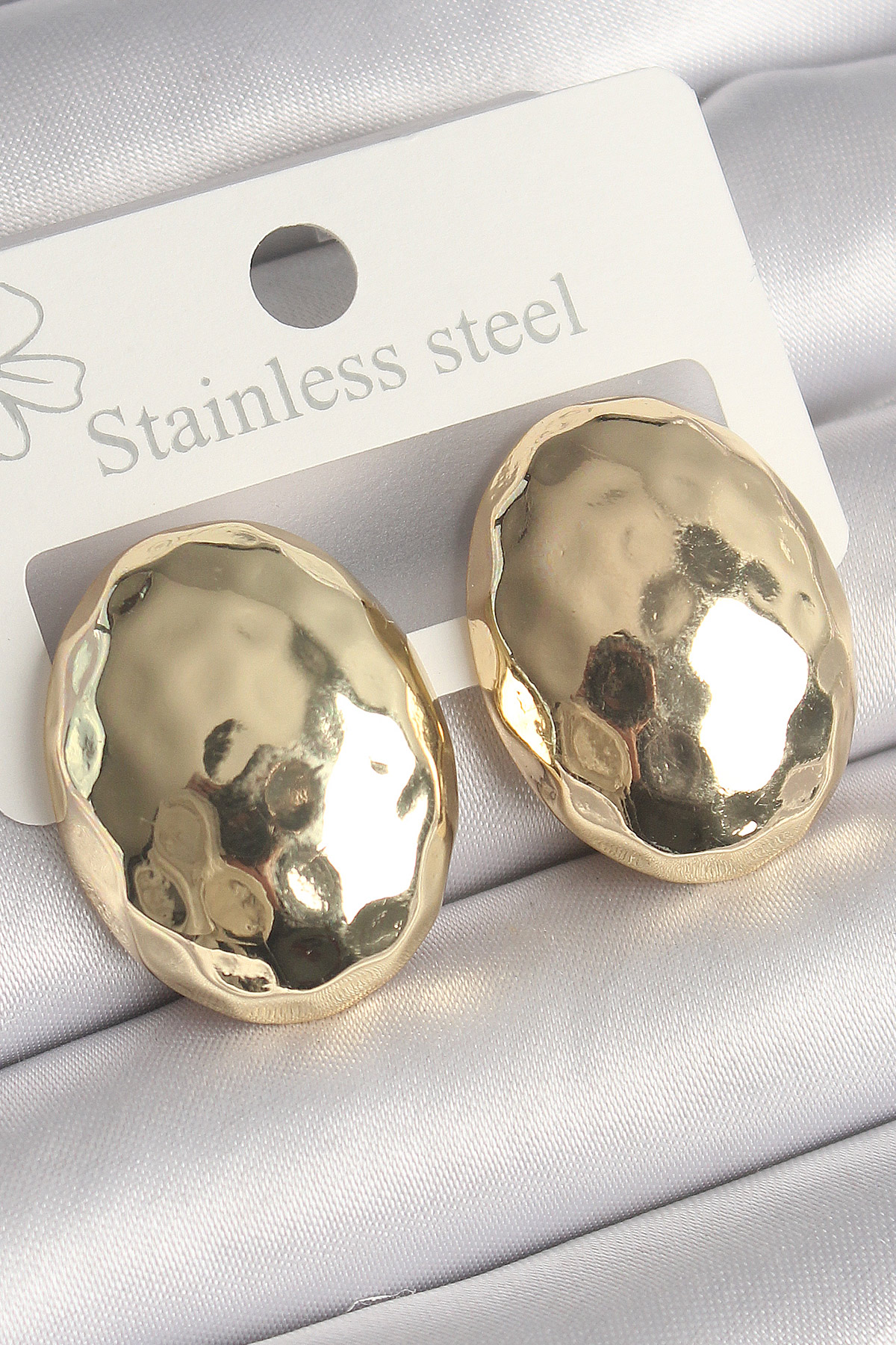 Pirinç Gold Renk İşlemeli Bombe Oval Model Kadın Küpe - Lisinya Pirinç Gold Renk İşlemeli Bombe Oval Model Kadın Küpe - Lisinya