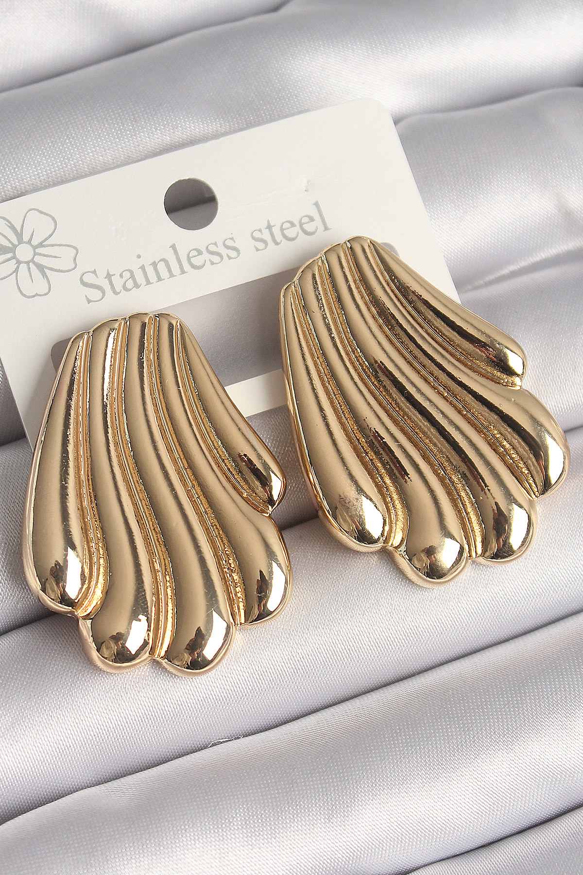 Pirinç Gold Renk İşlemeli İstirdye Model Kadın Küpe - Lisinya Pirinç Gold Renk İşlemeli İstirdye Model Kadın Küpe - Lisinya