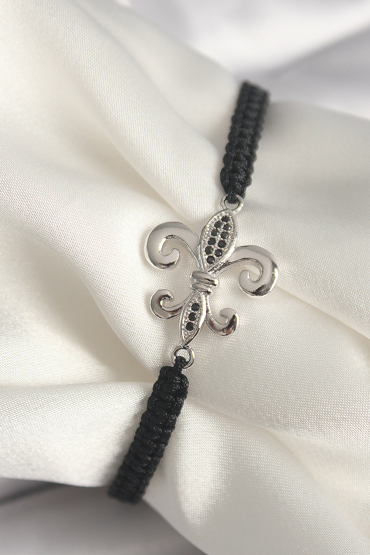 Pirinç Gümüş Renk Zirkon Taş İşlemeli Zambak Model Asansörlü Makrome Model Kadın Bileklik - Lisinya