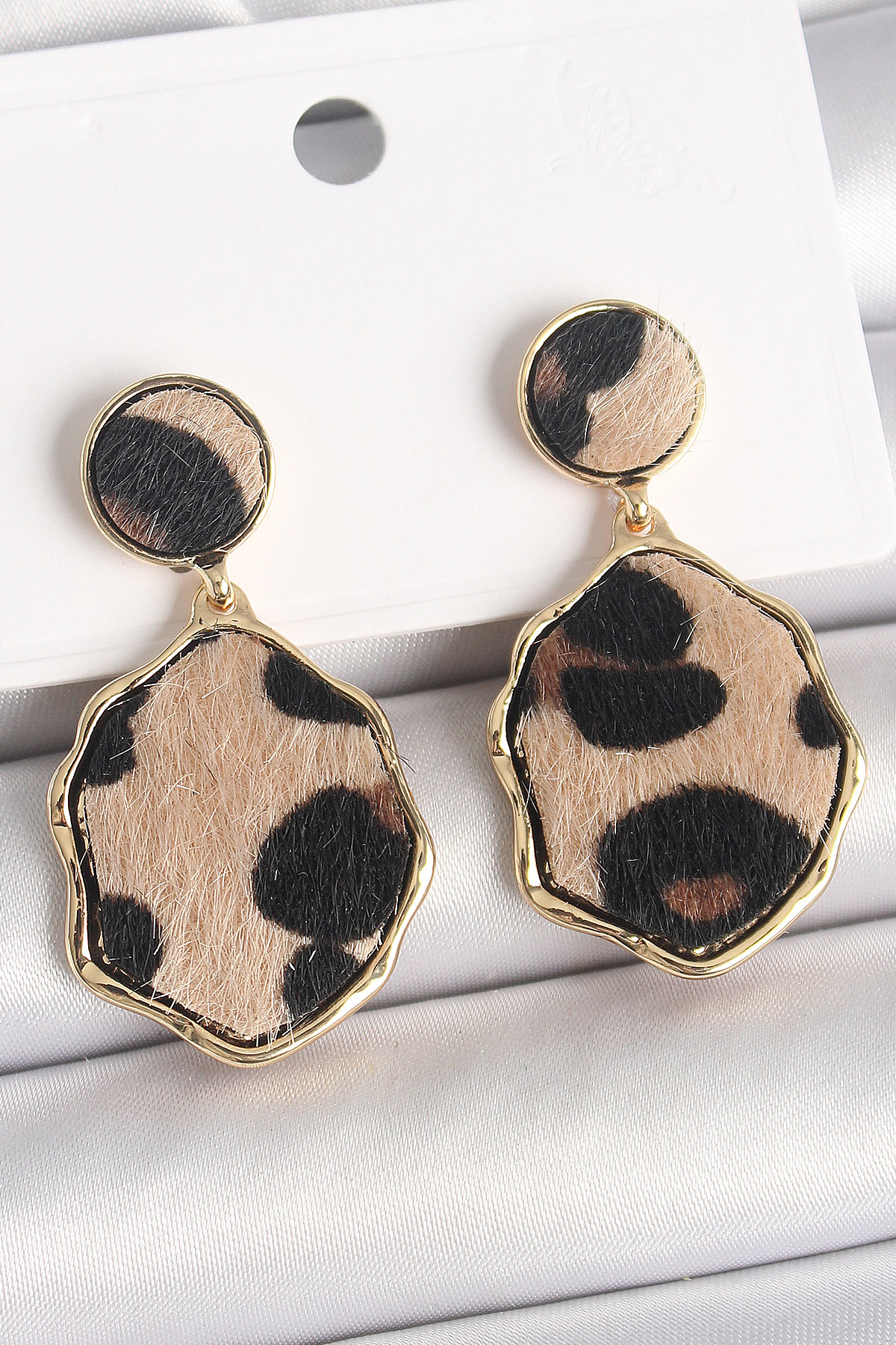 Pirinç Gold Renk Sallantı Leopar Desen Plaka Model Kadın Küpe - Lisinya Pirinç Gold Renk Sallantı Leopar Desen Plaka Model Kadın Küpe - Lisinya