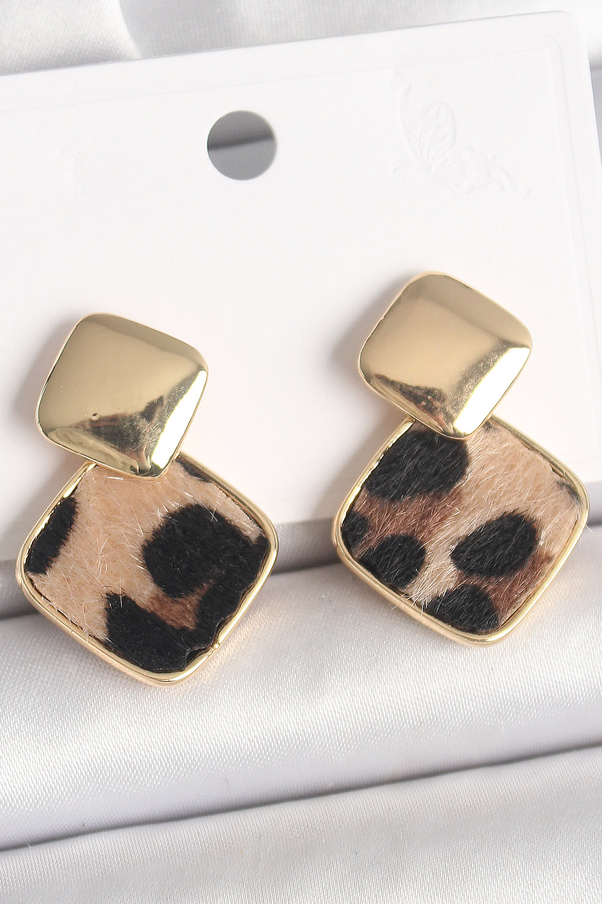 Pirinç Gold Renk Sallant Kare Leopar Desen Model Kadın Küpe - Lisinya Pirinç Gold Renk Sallant Kare Leopar Desen Model Kadın Küpe - Lisinya