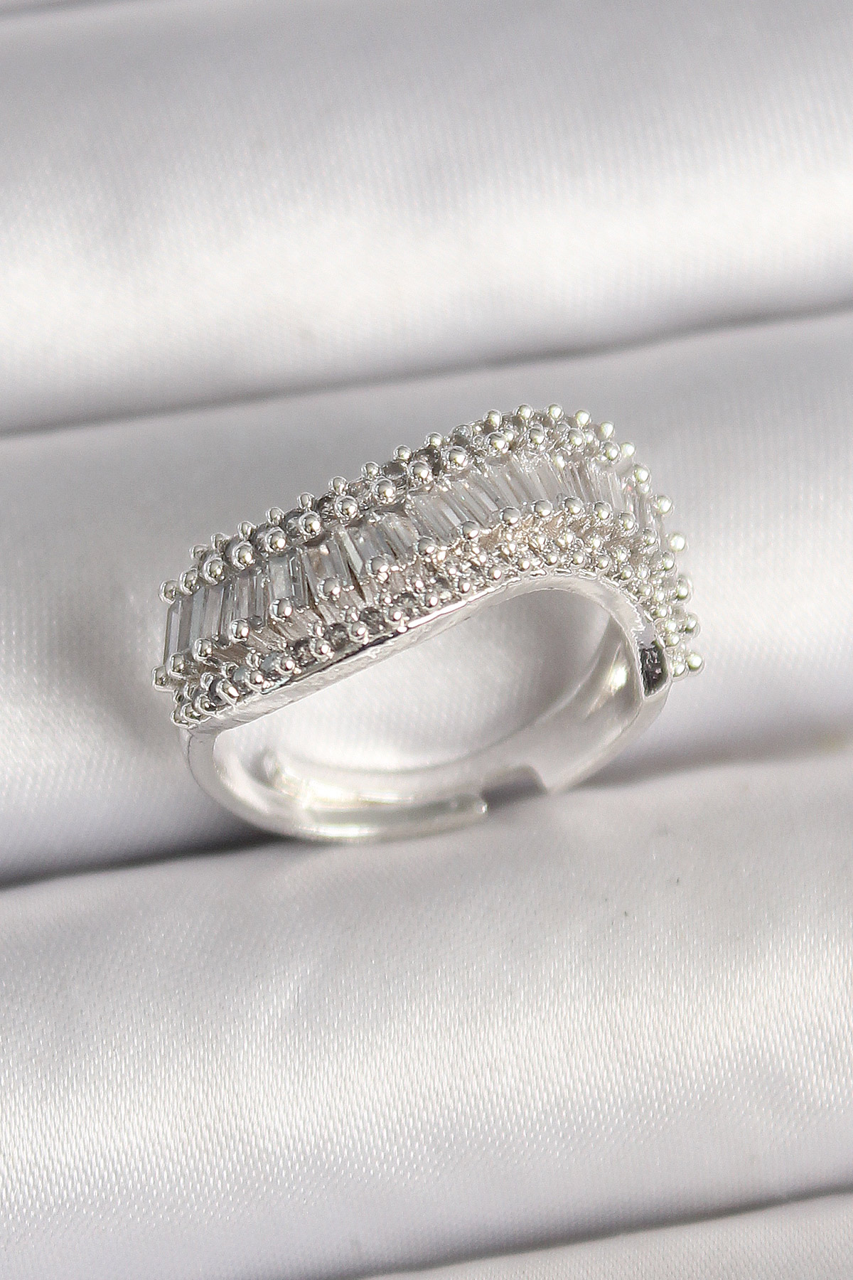 Pirinç Gümüş Renk Su Yolu Zirkon Dalga Model Ayarlanabilir Kadın Yüzük - Lisinya Pirinç Gümüş Renk Su Yolu Zirkon Dalga Model Ayarlanabilir Kadın Yüzük - Lisinya