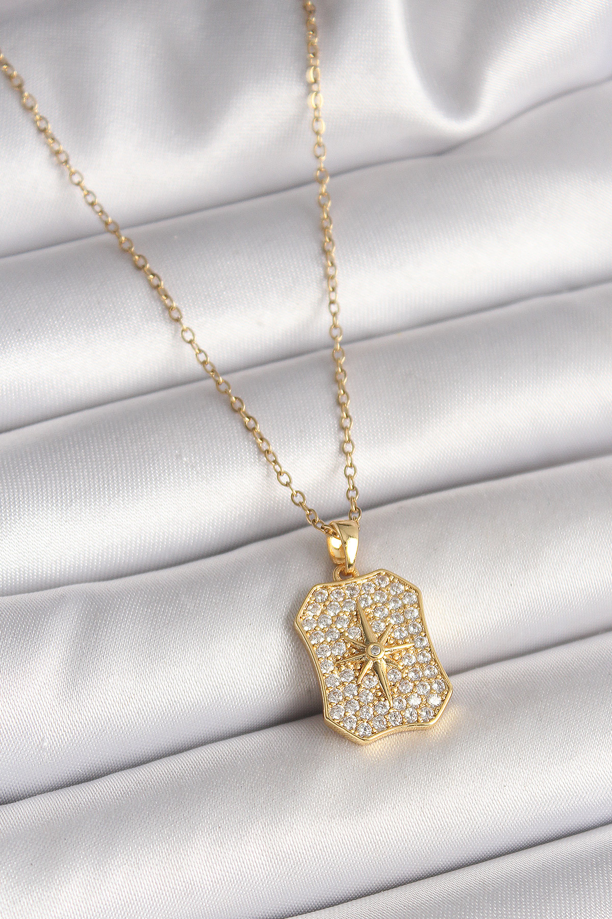 316L Çelik Gold Renk Zincir Zirkon Taşlı Kutup Yıldız İşlemeli Madalyon Model Kadın Kolye - Lisinya 316L Çelik Gold Renk Zincir Zirkon Taşlı Kutup Yıldız İşlemeli Madalyon Model Kadın Kolye - Lisinya