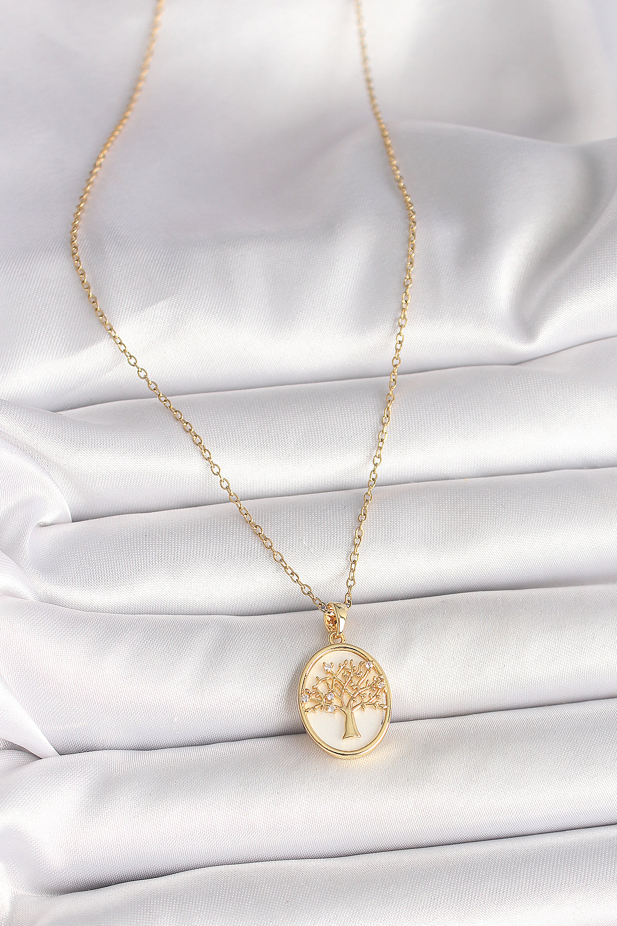 316L Çelik Gold Renk Zincir Zirkon Taş Detaylı Beyaz Mineli Ağaç İşlemeli Portre Model Kadın Kolye - Lisinya 316L Çelik Gold Renk Zincir Zirkon Taş Detaylı Beyaz Mineli Ağaç İşlemeli Portre Model Kadın Kolye - Lisinya