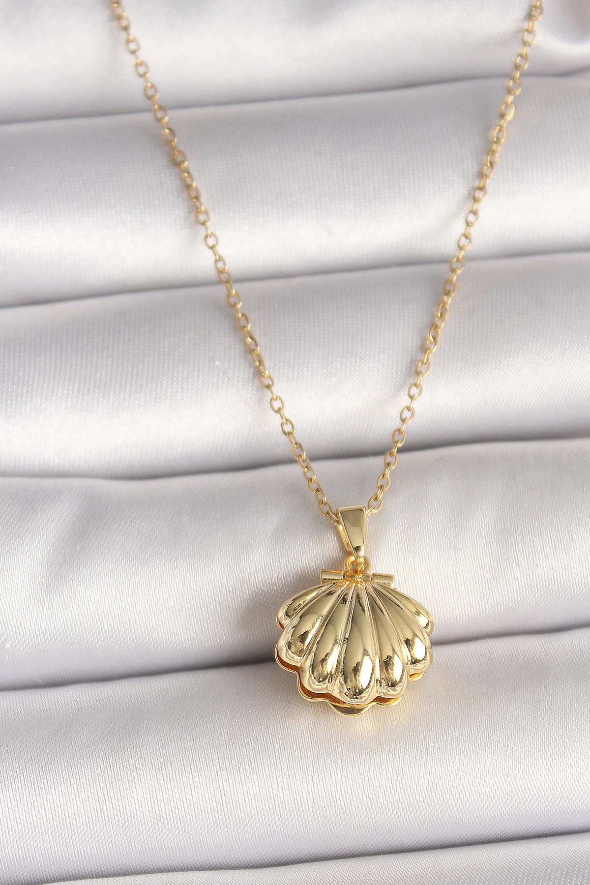 316L Çelik Gold Renk Zincir Açılır İncili Midye Model Kadın Kolye - Lisinya