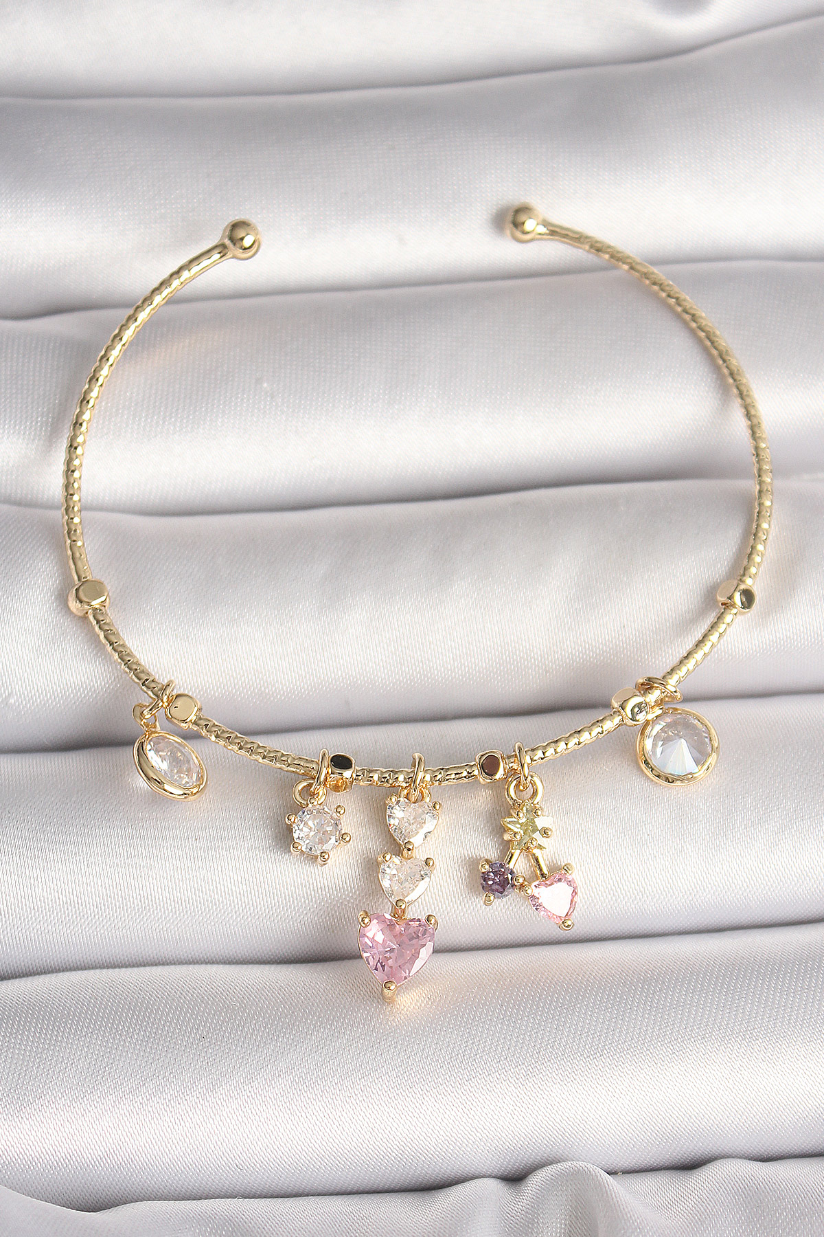 Pirinç Gold Renk Sallantı Zirkon Taşlı Kalp Figür Pembe Kalp Detay Charm Kadın Bileklik - Lisinya Pirinç Gold Renk Sallantı Zirkon Taşlı Kalp Figür Pembe Kalp Detay Charm Kadın Bileklik - Lisinya