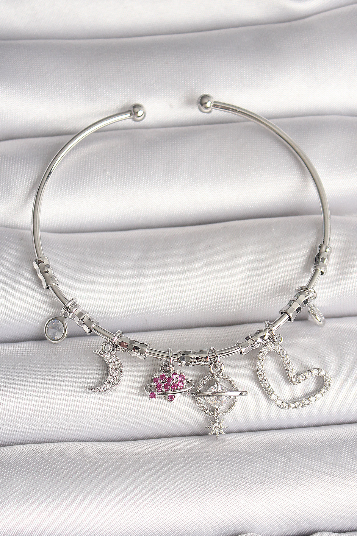 Pirinç Gümüş Renk Sallantı Zirkon Taşlı Gezegen Figür Kalp Detay Charm Kadın Bileklik - Lisinya