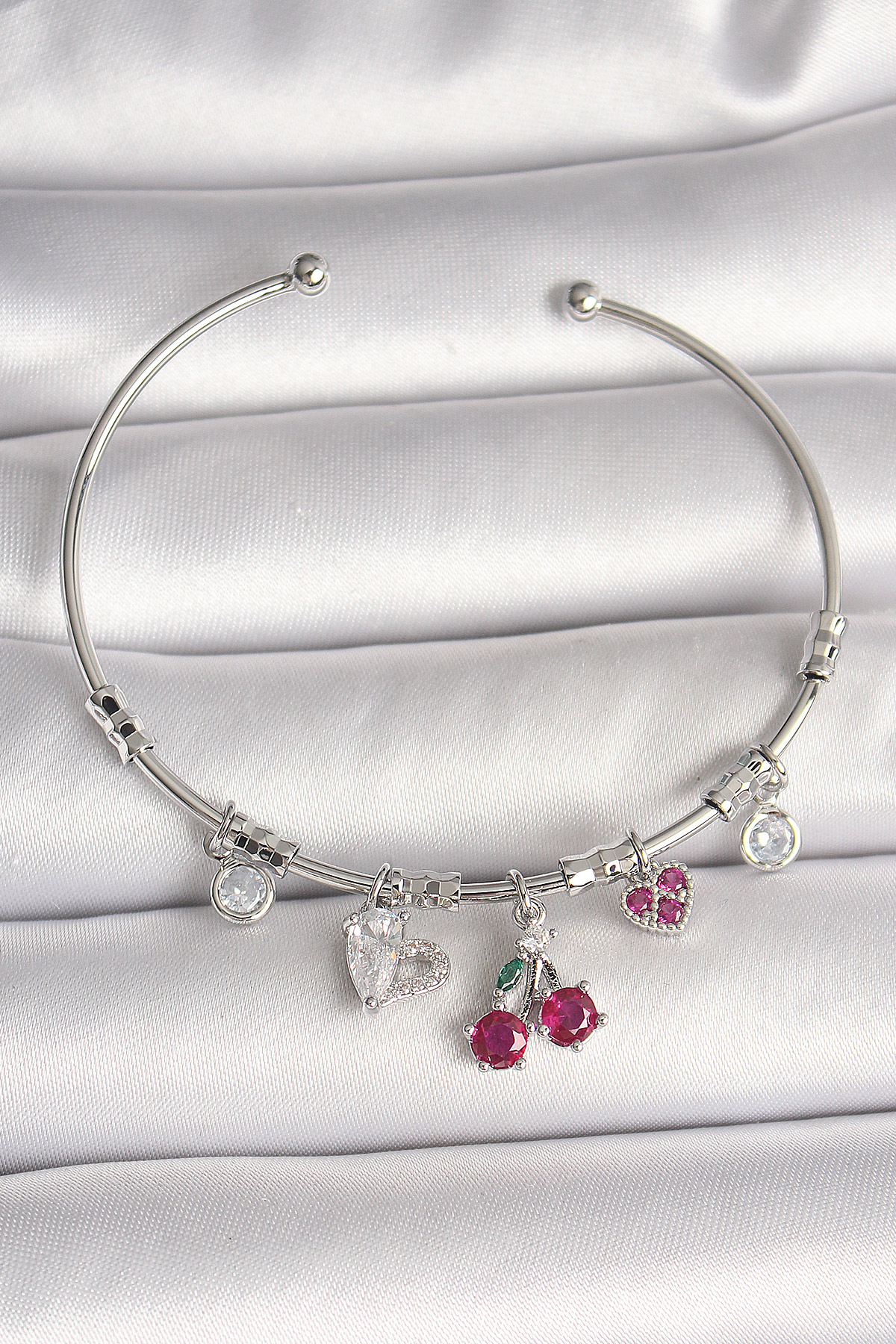 Pirinç Gümüş Renk Sallantı Kiraz Figür Kalp Detay Charm Kadın Bileklik - Lisinya