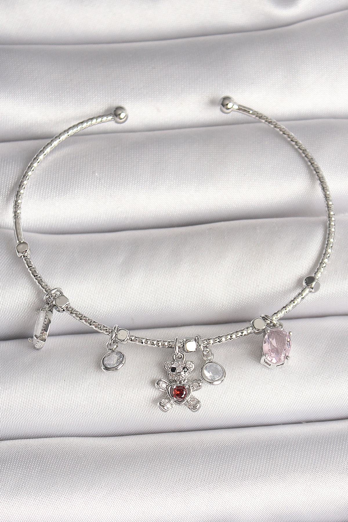 Pirinç Gümüş Renk Sallantı Zirkon Taşlı Ayıcık Figür Kırmızı Taş Detay Charm Kadın Bileklik - Lisinya