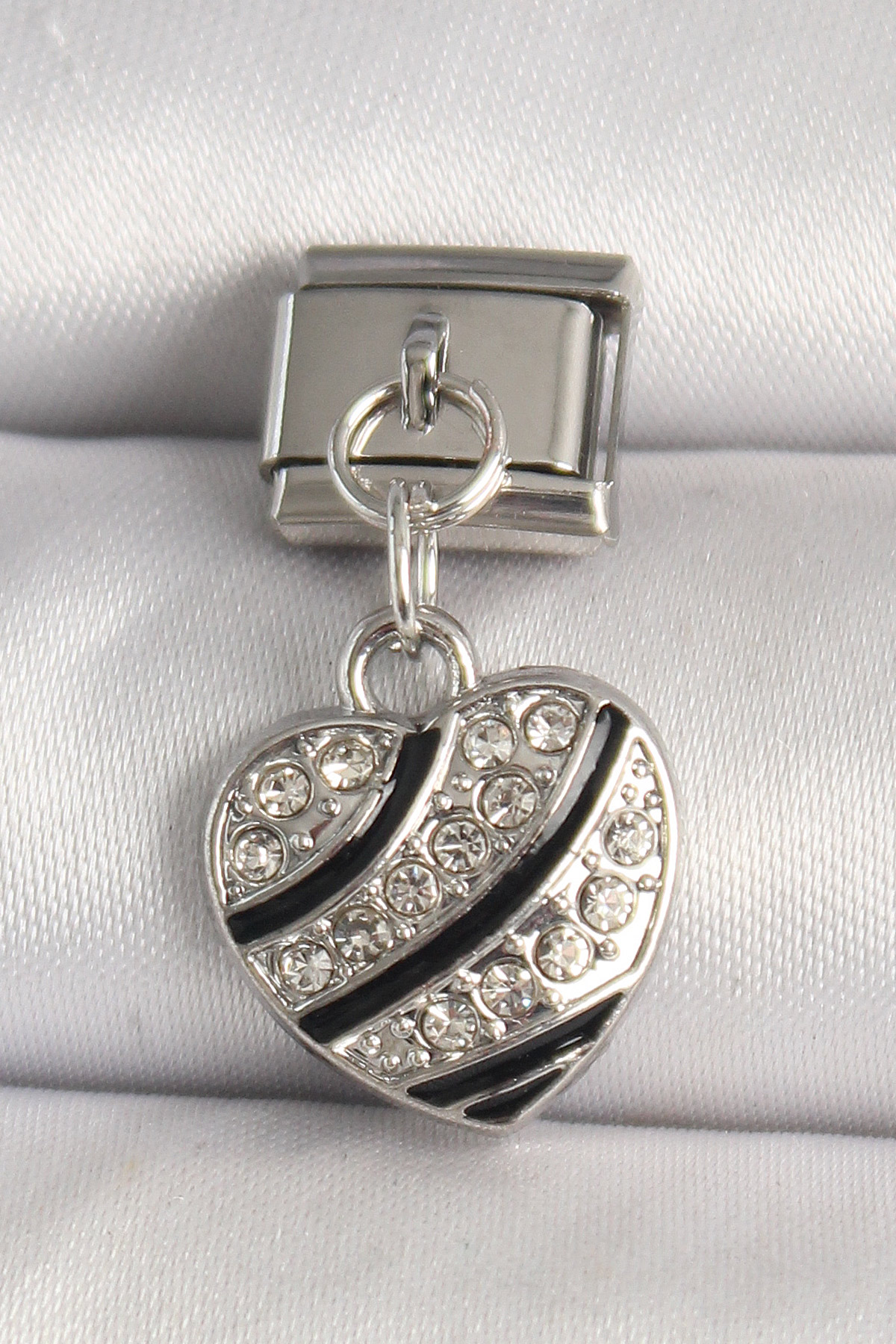 316L Çelik Gümüş Renk Zirkon Taşlı Kalp Model Nomination Charm - Lisinya