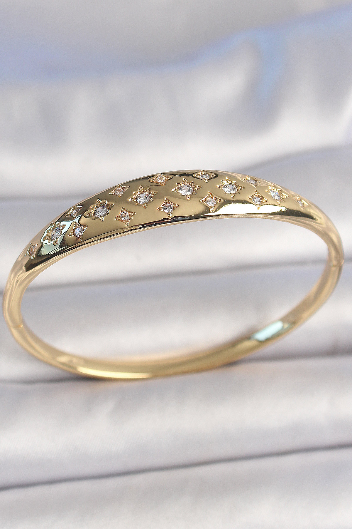 Pirinç Gold Renk Zirkon Taşlı Yıldız İşlemeli Kadın Kelepçe - Lisinya