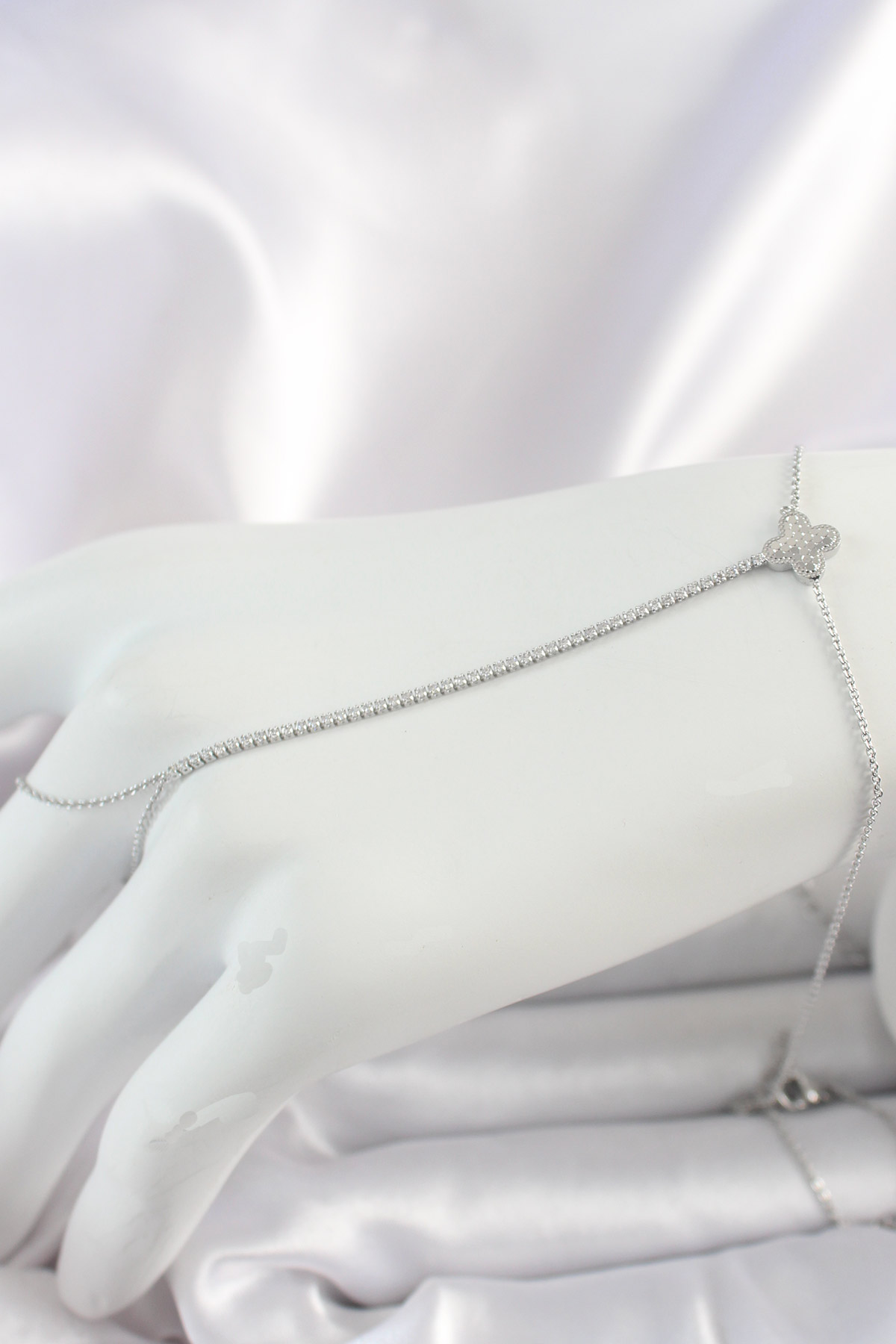 Pirinç Gümüş Renk Su Yolu Zirkon Taşlı İşlemeli Yonca Model Kadın Şahmeran - Lisinya