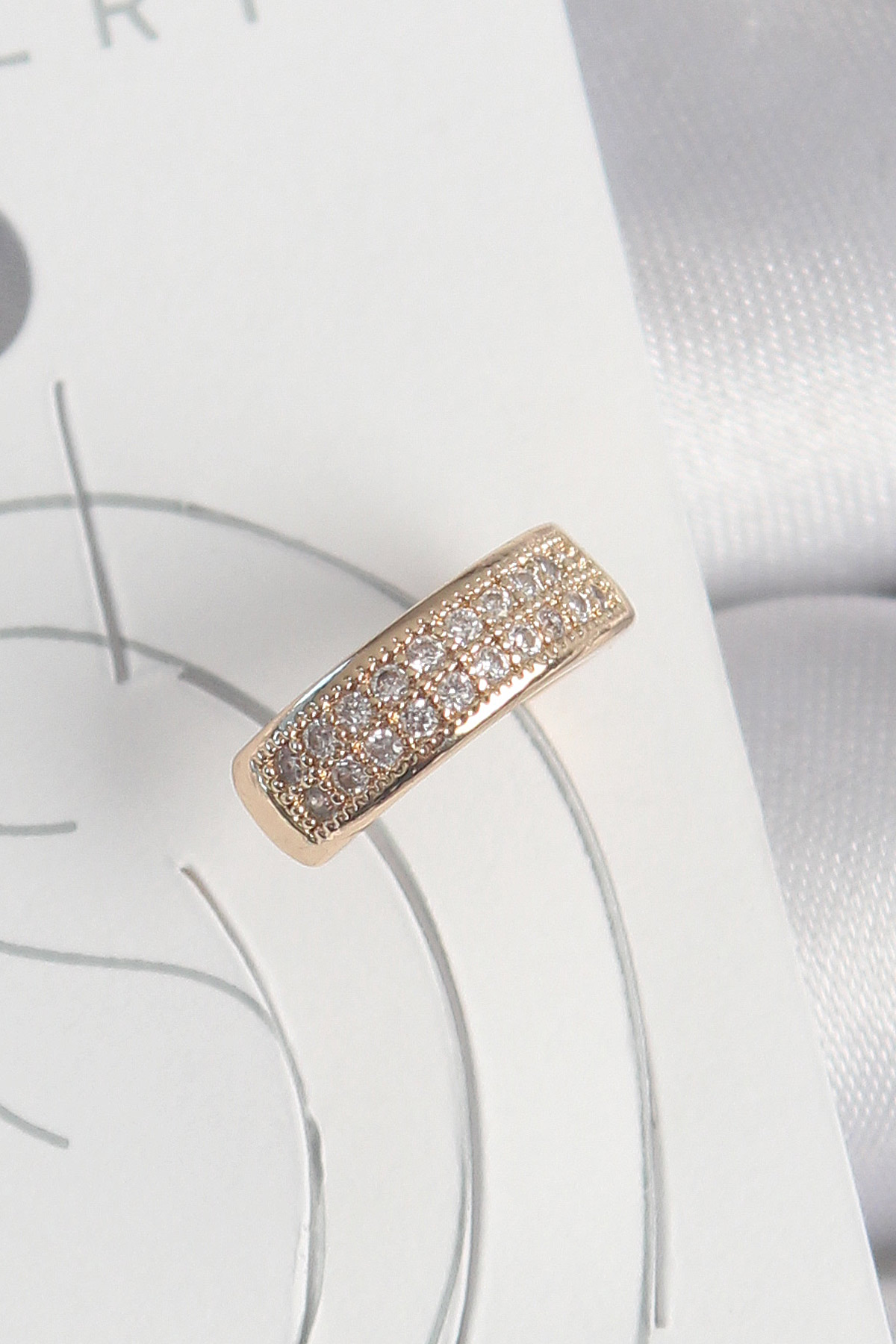 Pirinç Gold Renk Zirkon Taşlı Kadın Kıkırdak Küpe - Lisinya Pirinç Gold Renk Zirkon Taşlı Kadın Kıkırdak Küpe - Lisinya