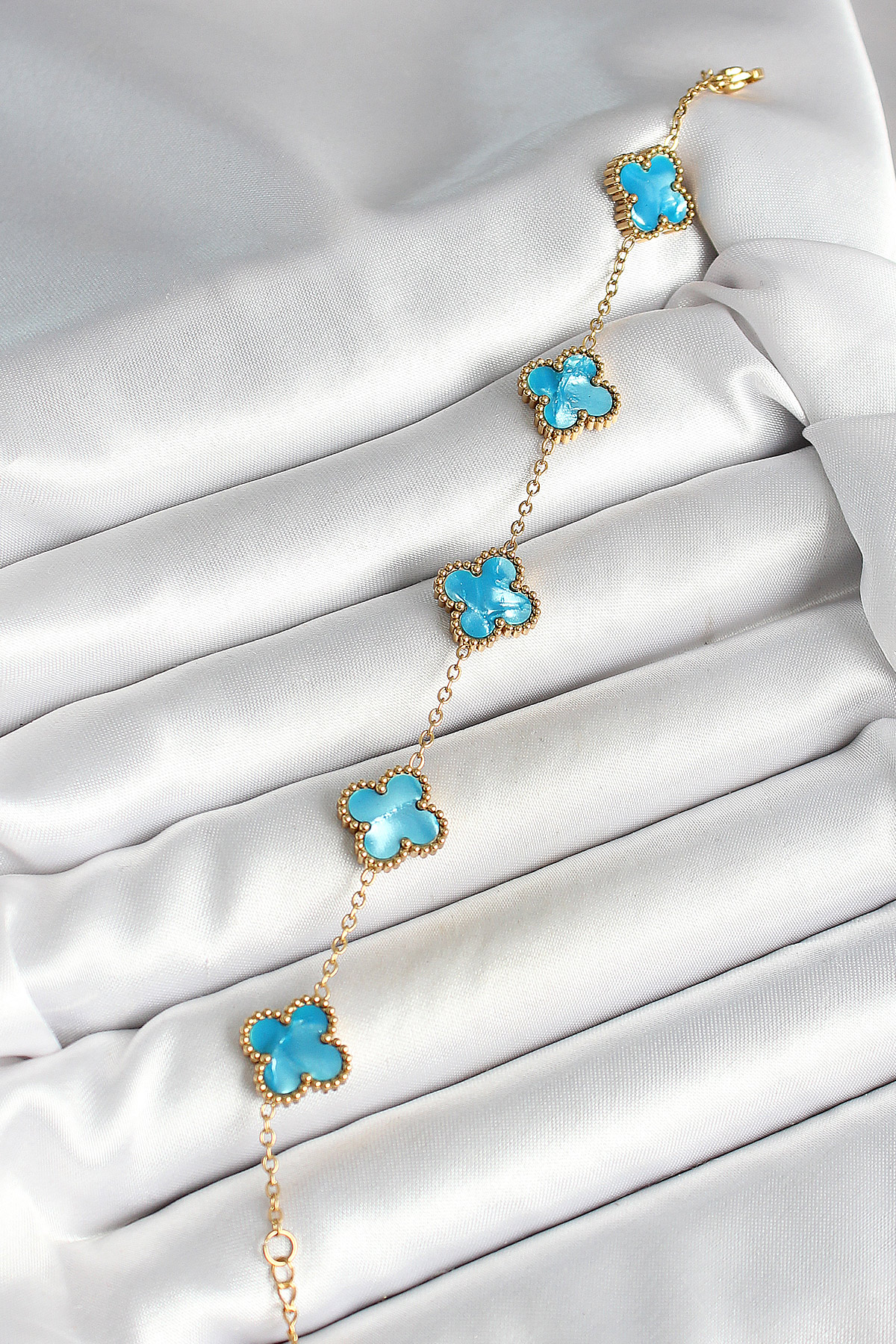 316L Çelik Sedefli Gökyüzü Mavisi Gold Renk Yonca Kadın Bileklik - Lisinya