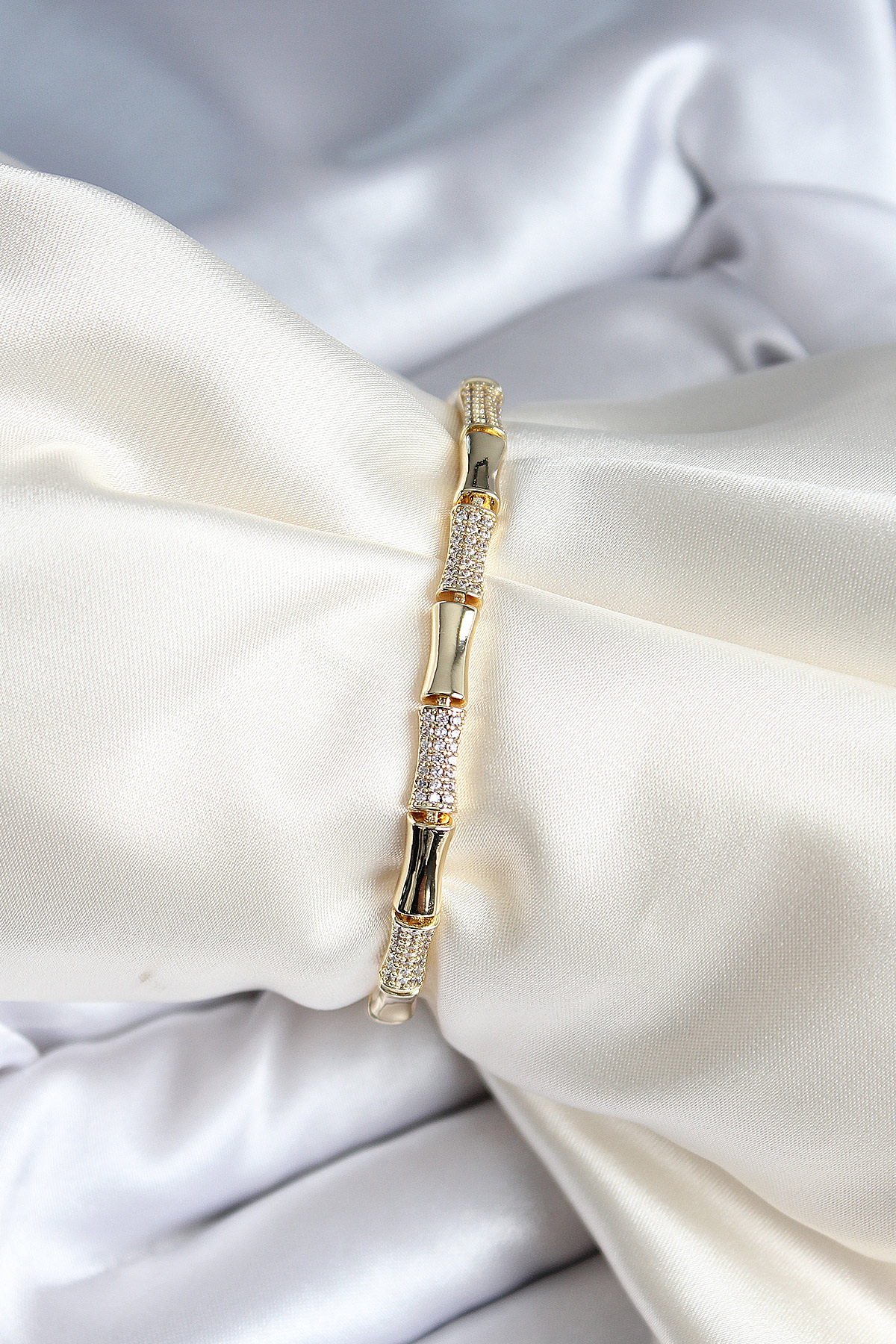 Pirinç Kemik Model Zirkon Taşlı Gold Renk Kadın Bileklik - Lisinya Pirinç Kemik Model Zirkon Taşlı Gold Renk Kadın Bileklik - Lisinya