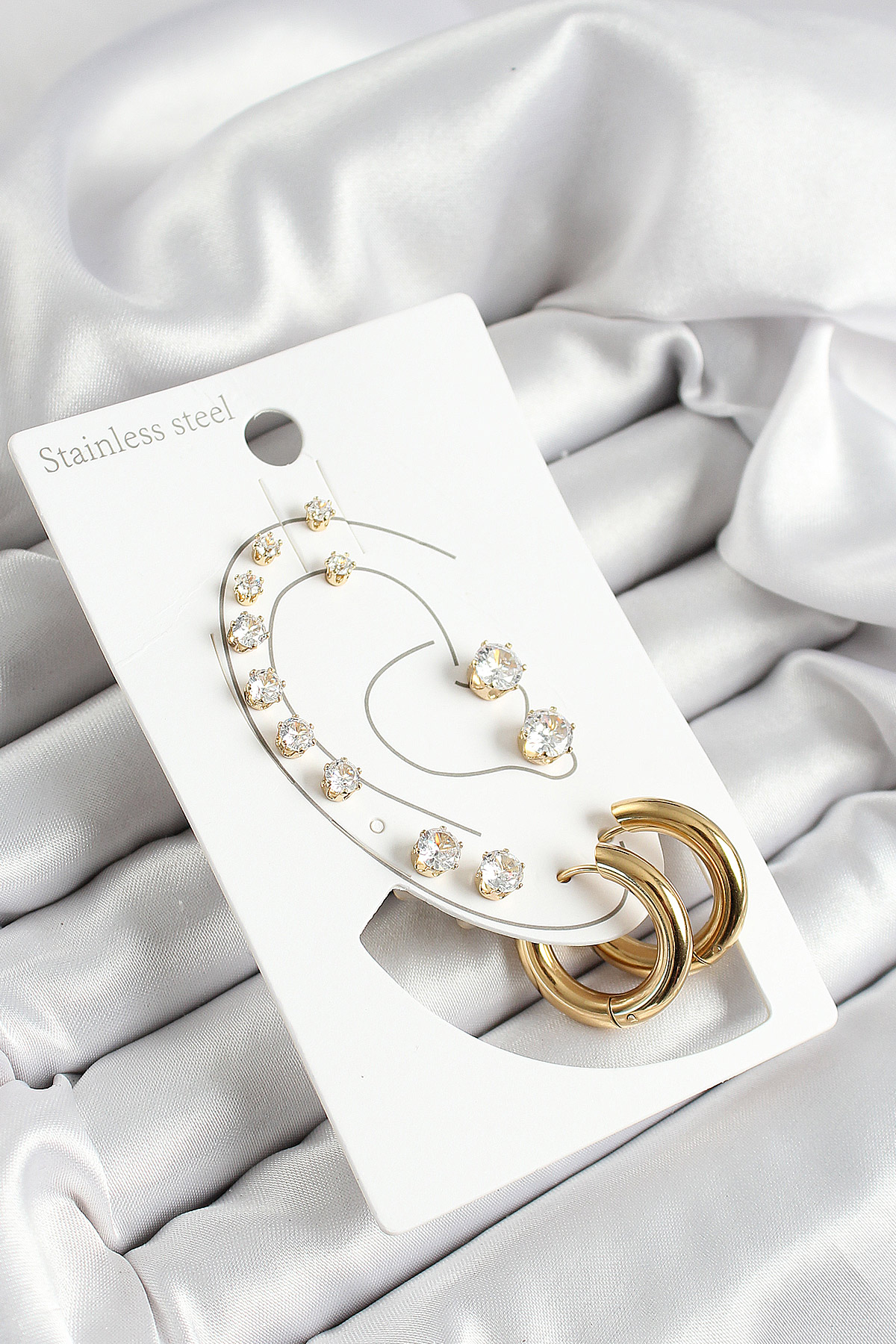 316L Çelik Halka Figürlü Ve Zirkon Taşlı Gold Renk 7'li Çift Kadın Küpe Set - Lisinya 316L Çelik Halka Figürlü Ve Zirkon Taşlı Gold Renk 7'li Çift Kadın Küpe Set - Lisinya