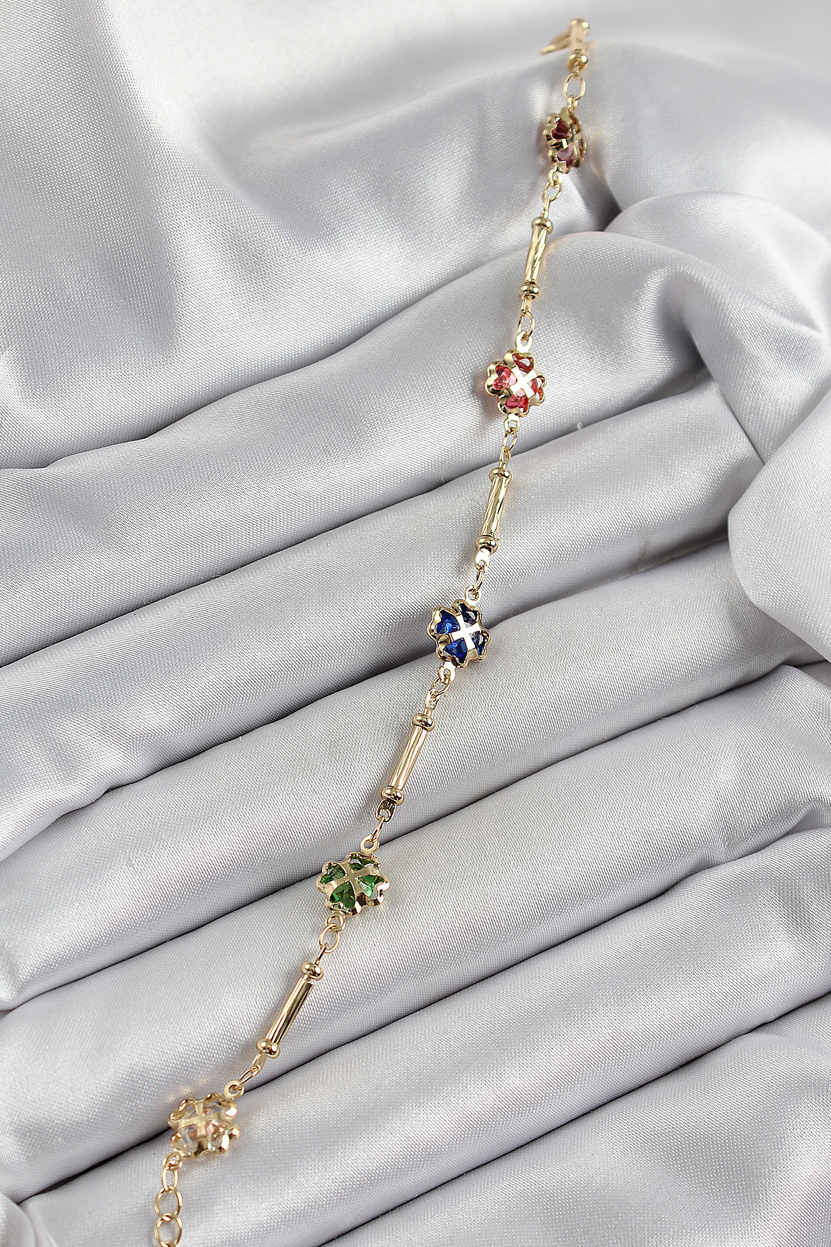 Pirinç Gold Renk Karışık Renk Yonca Zirkon Taşlı Kadın Bileklik - Lisinya