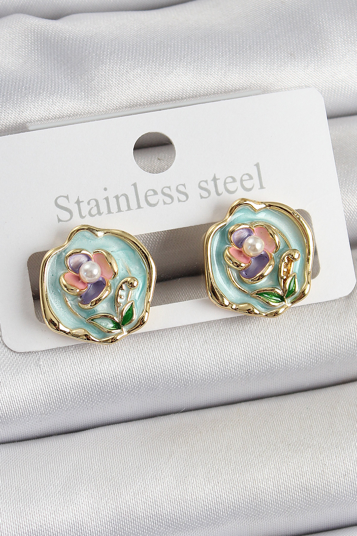 Pirinç Yeşil Mineli Çiçek Figürlü Sanatsal Portre Model Gold Renk Kadın Küpe - Lisinya