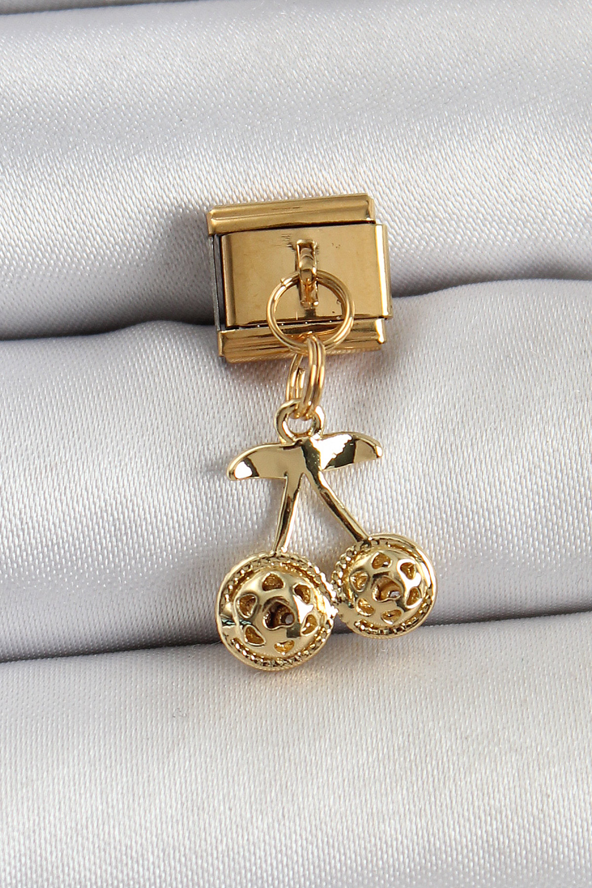 316L Çelik Sallantılı Zirkon Taşlı Fiyonk Model Gold Renk Nomination C316L Çelik Sallantılı Kiraz Model Gold Renk Nomination Charm - Lisinya