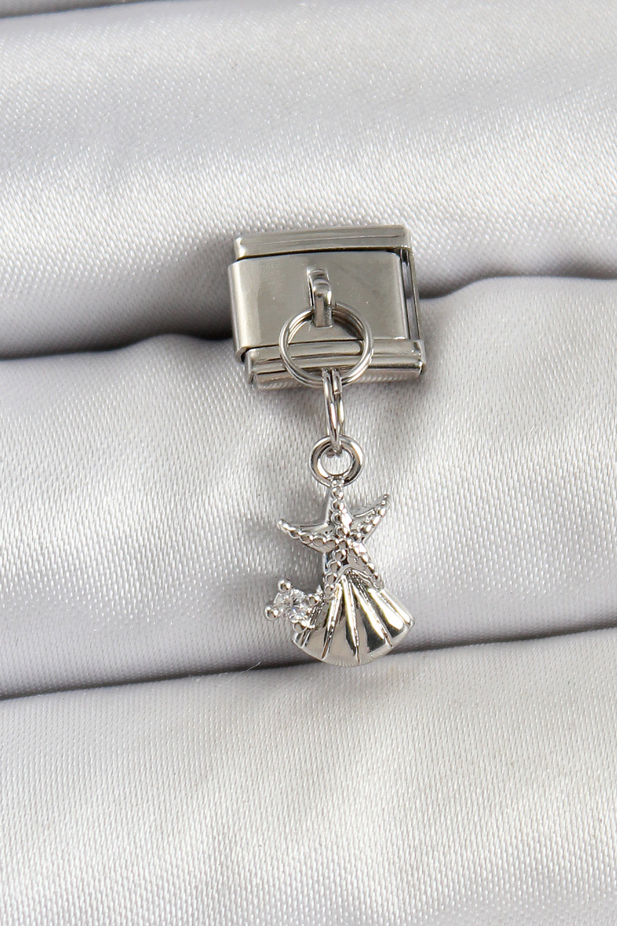 316L Çelik Sallantılı Zirkon Taşlı Deniz Yıldızı Ve İstiridye Model Gümüş Renk Nomination Charm - Lisinya