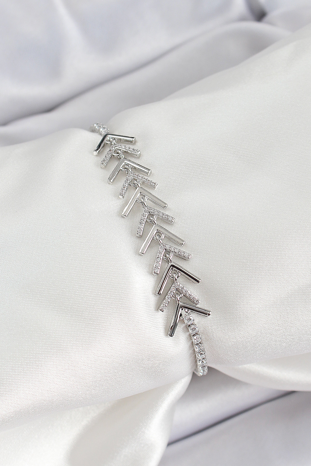 Pirinç Gümüş Renk Zirkon Taşlı Balık Sırtı Kadın Bileklik - Lisinya