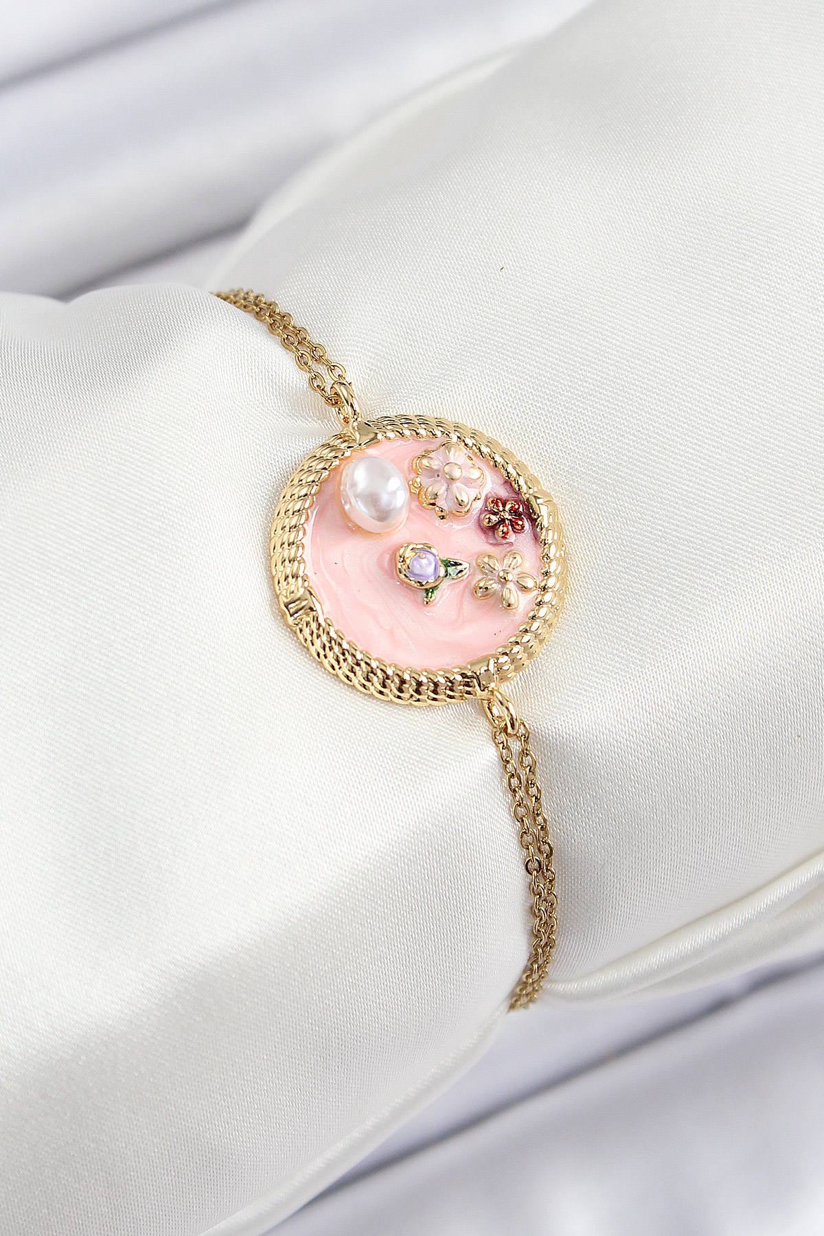 316L Çelik Zincir Pembe Mineli Sanatsal Portre İnci Detaylı Çiçek Model Gold Renk Kadın Bileklik - Lisinya