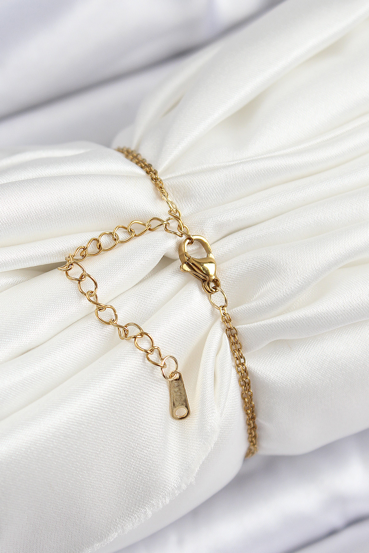 316L Çelik Zincir Pembe Mineli Sanatsal Portre İnci Detaylı Papatya Model Gold Renk Kadın Bileklik - Lisinya