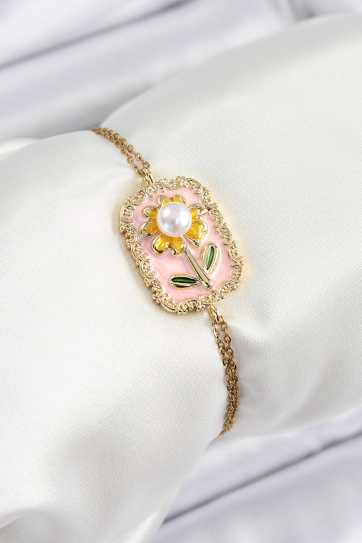 316L Çelik Zincir Pembe Mineli Sanatsal Portre İnci Detaylı Papatya Model Gold Renk Kadın Bileklik - Lisinya