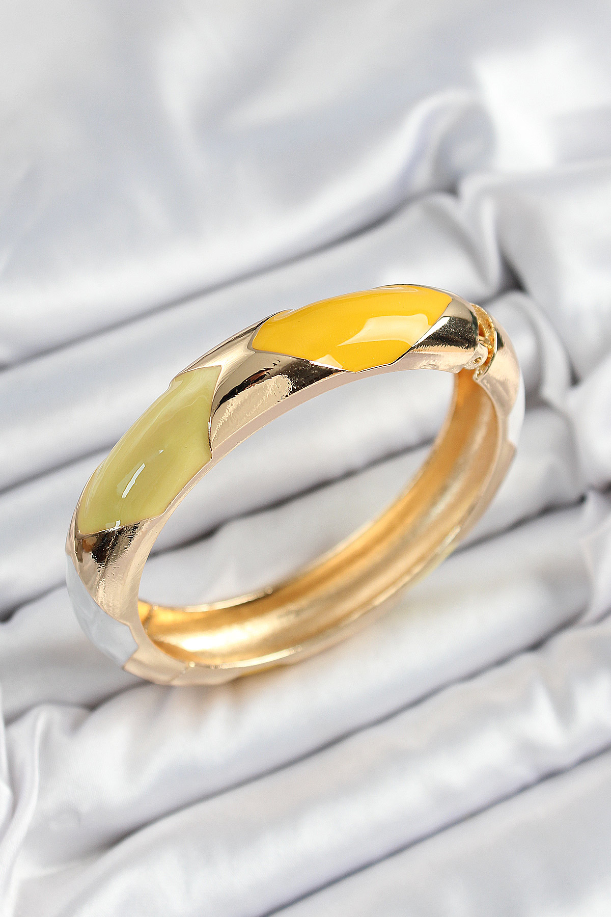 Pirinç Beyaz Yeşil Sarı Mineli Baklava Model Gold Renk Kadın Kelepçe - Lisinya