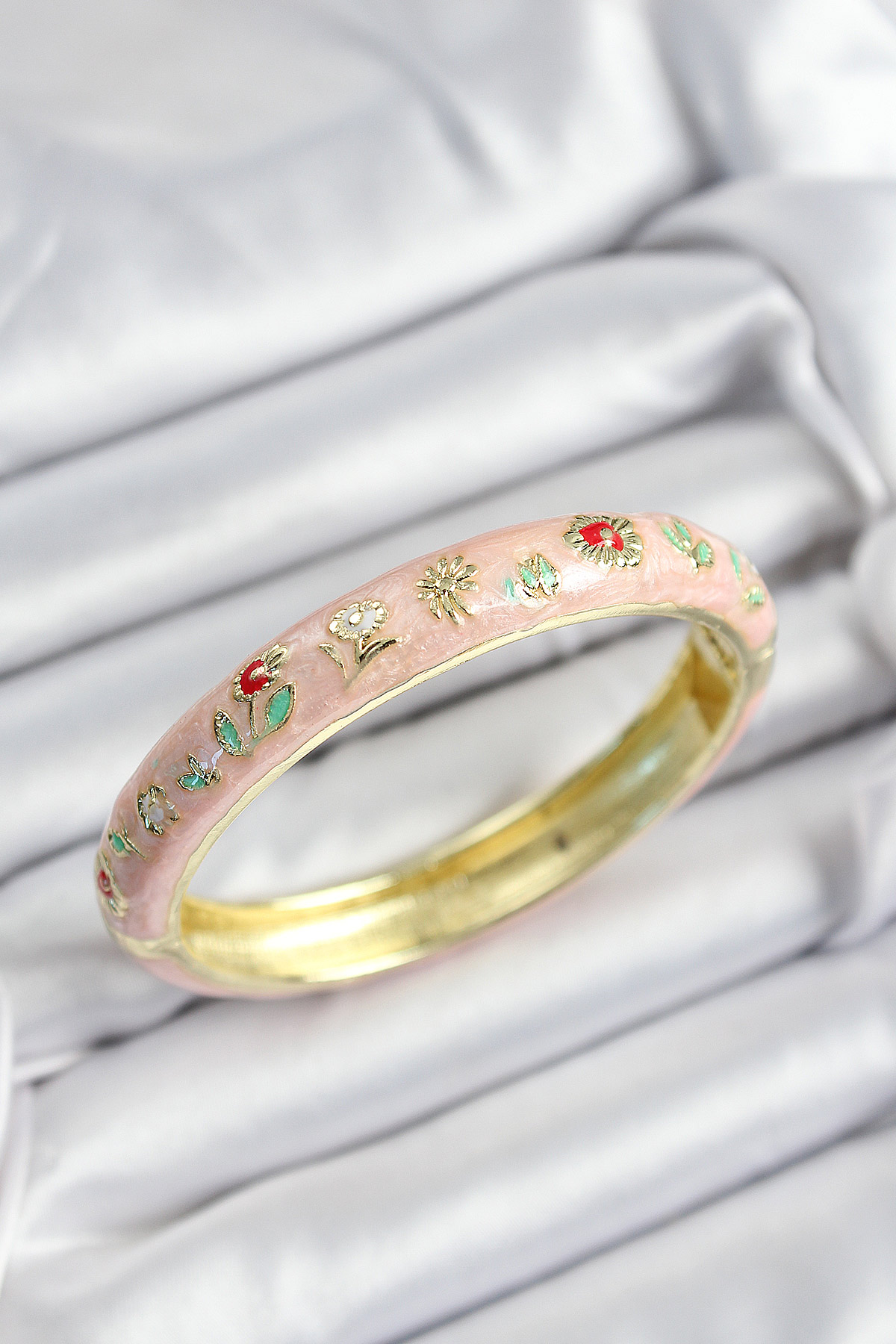 Mineli Pirinç Pembe Çiçek Motifli Gold Renk Kadın Kelepçe - Lisinya