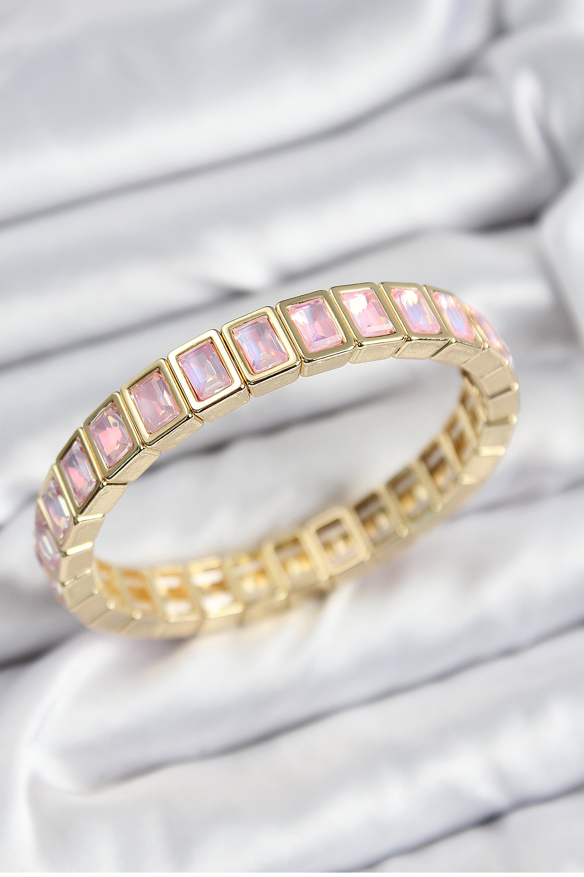 Pirinç Pembe Zirkon Taşlı Dikdörtgen Model Gold Renk Lastikli Kadın Bileklik - Lisinya