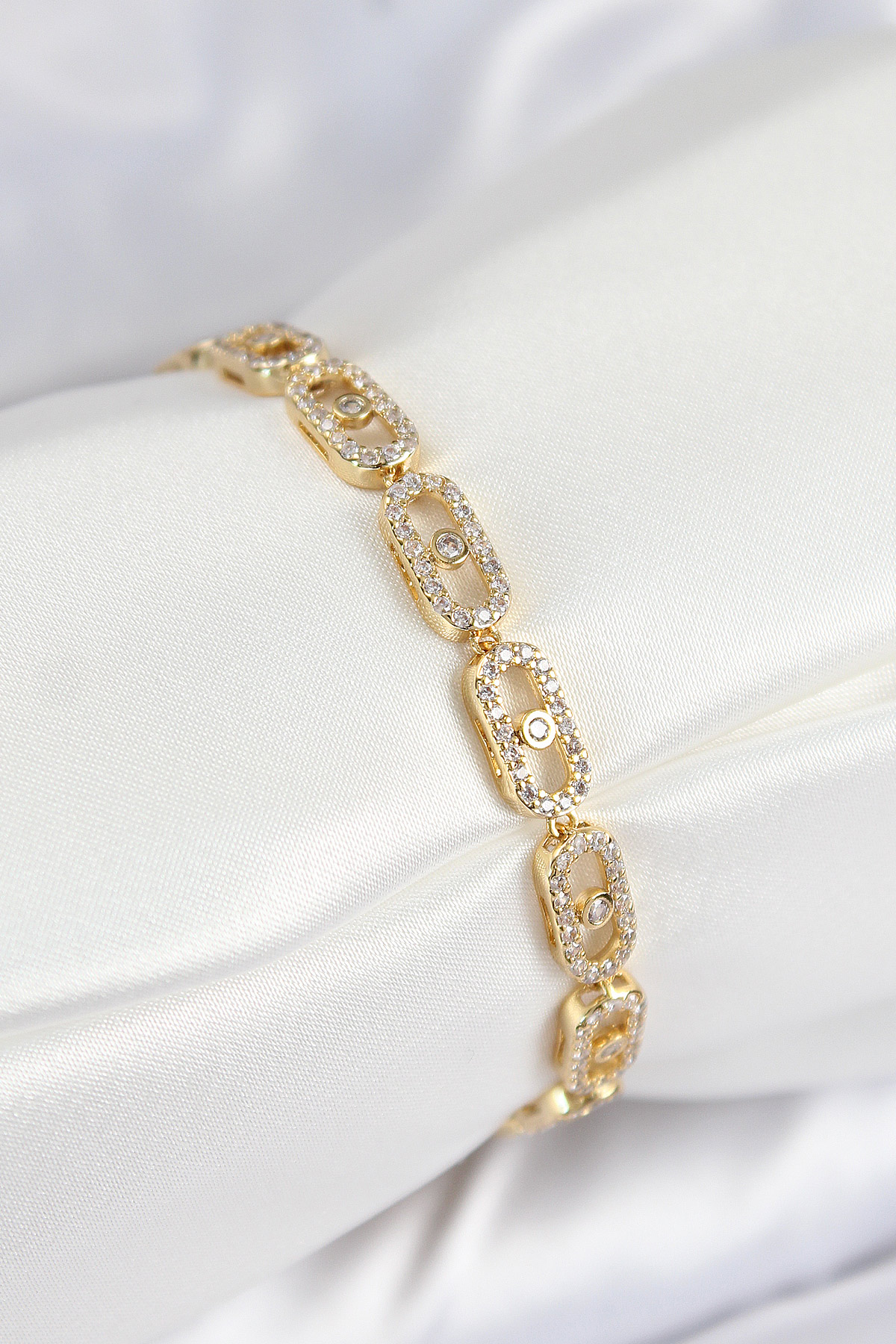 Pirinç Zirkon Taşlı Messika Model Gold Renk VIP Seri Kadın Bileklik - Lisinya