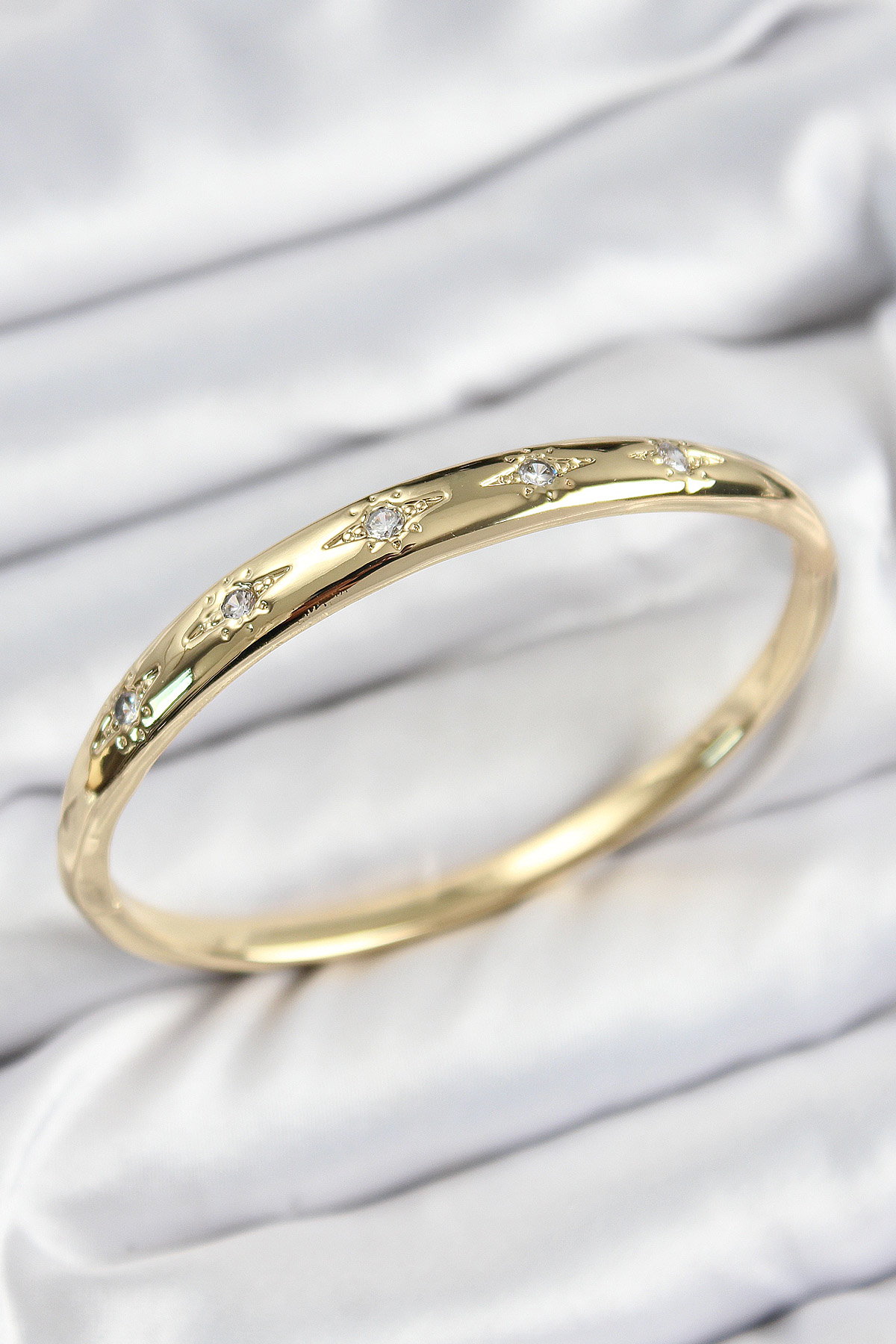 Pirinç Zirkon Taşlı Kutup Yıldızı Model Gold Renk Kadın Kelepçe - Lisinya